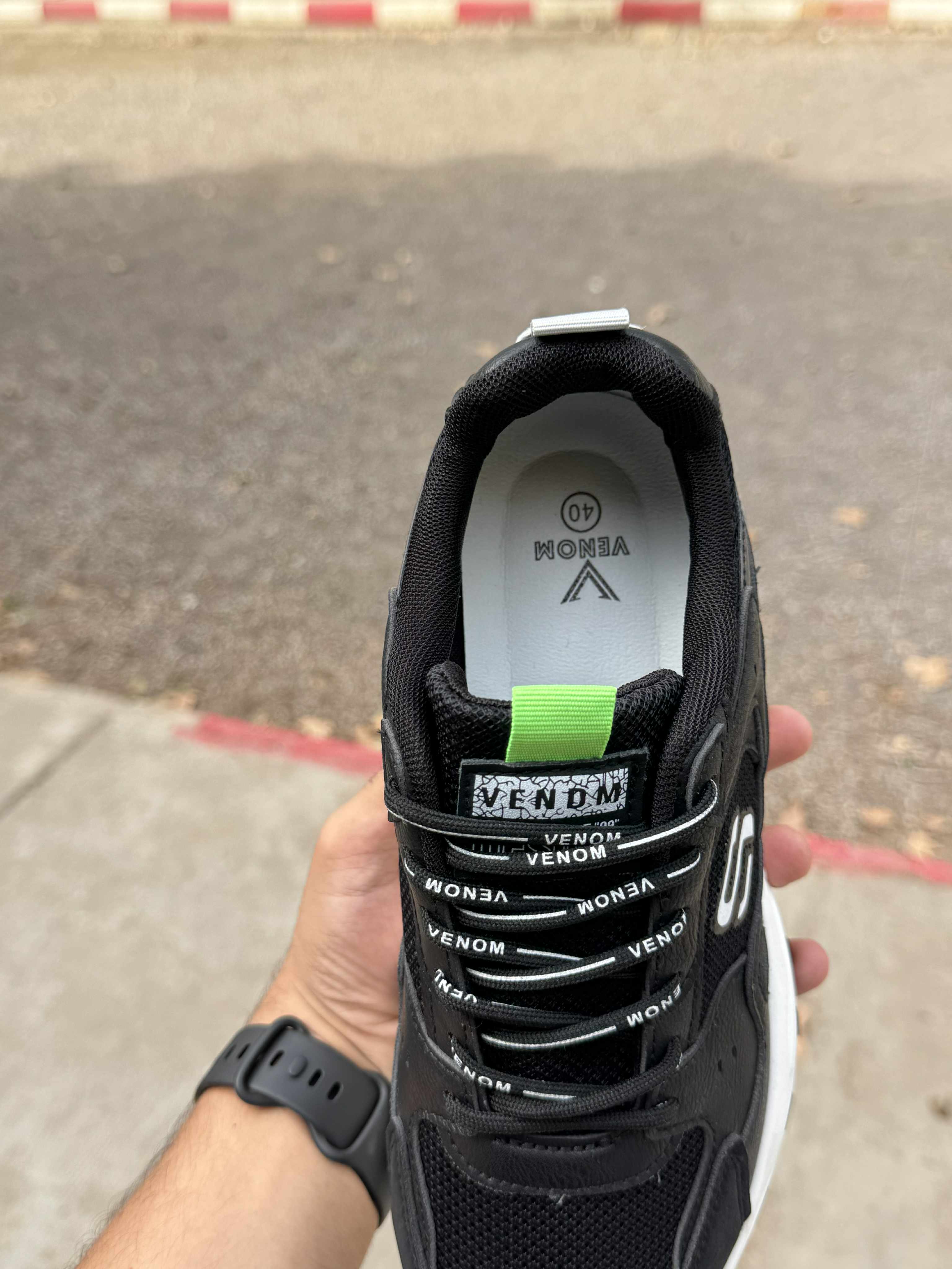 sketchers venom noir +