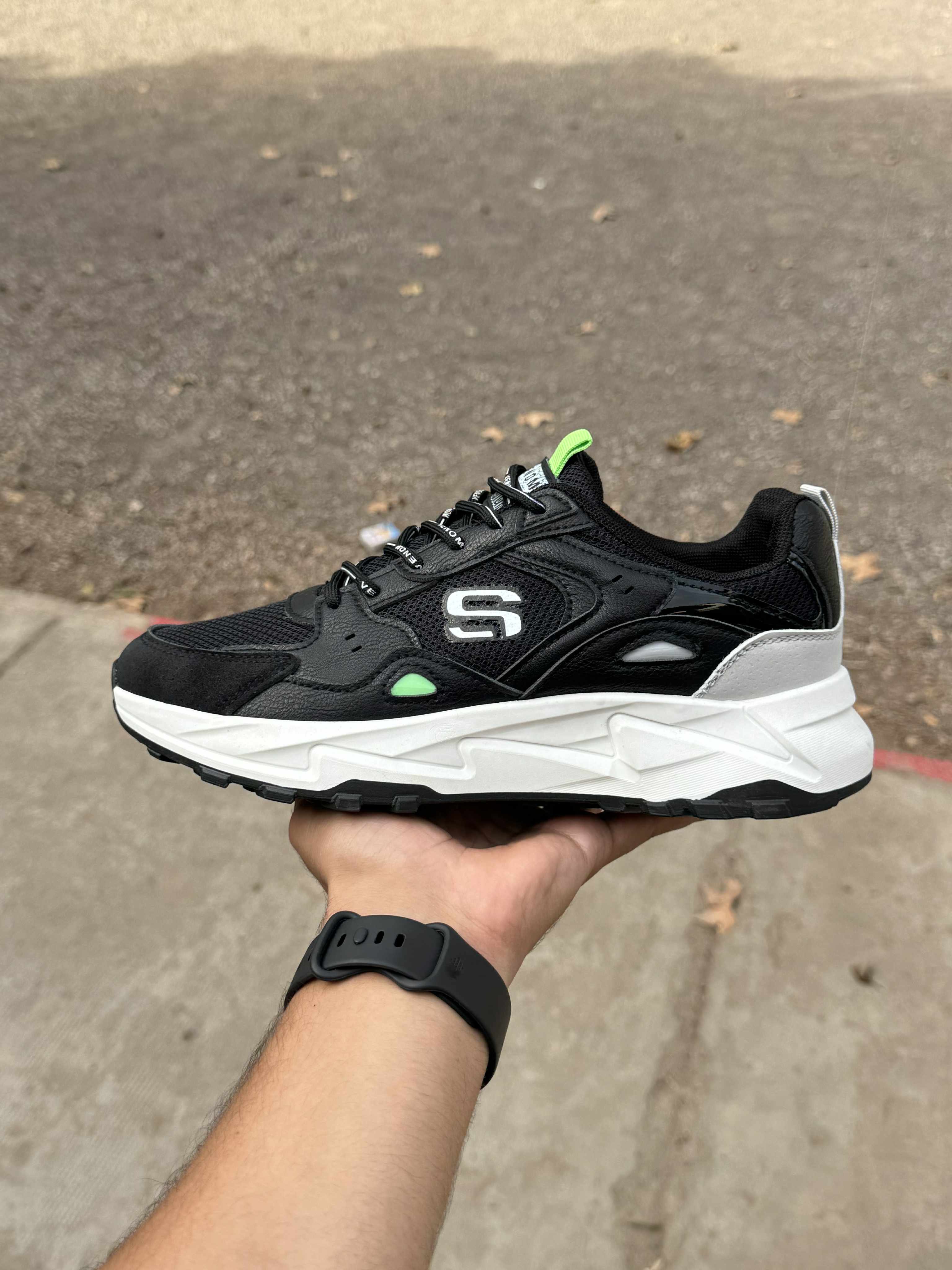 sketchers venom noir +