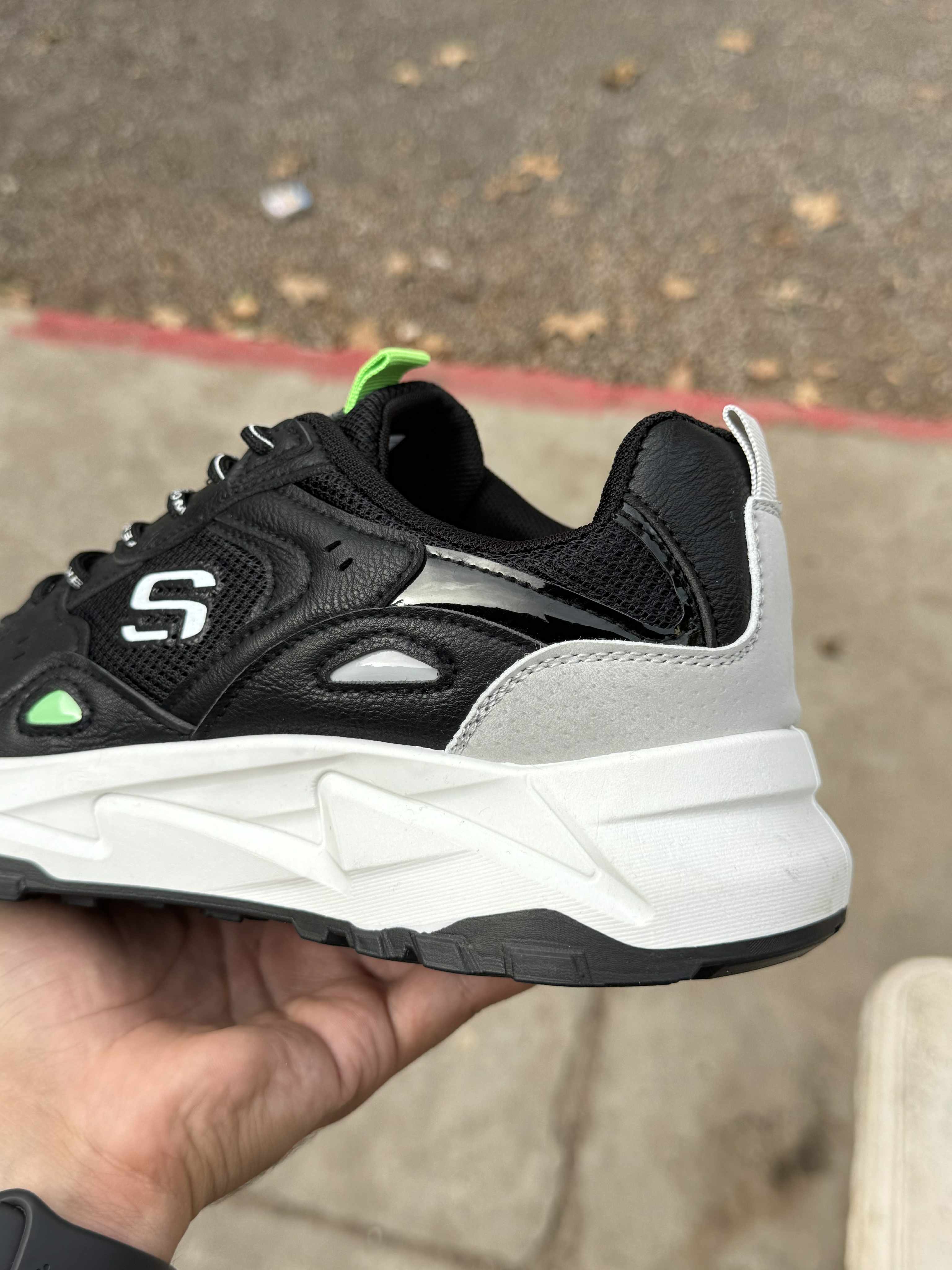 sketchers venom noir +