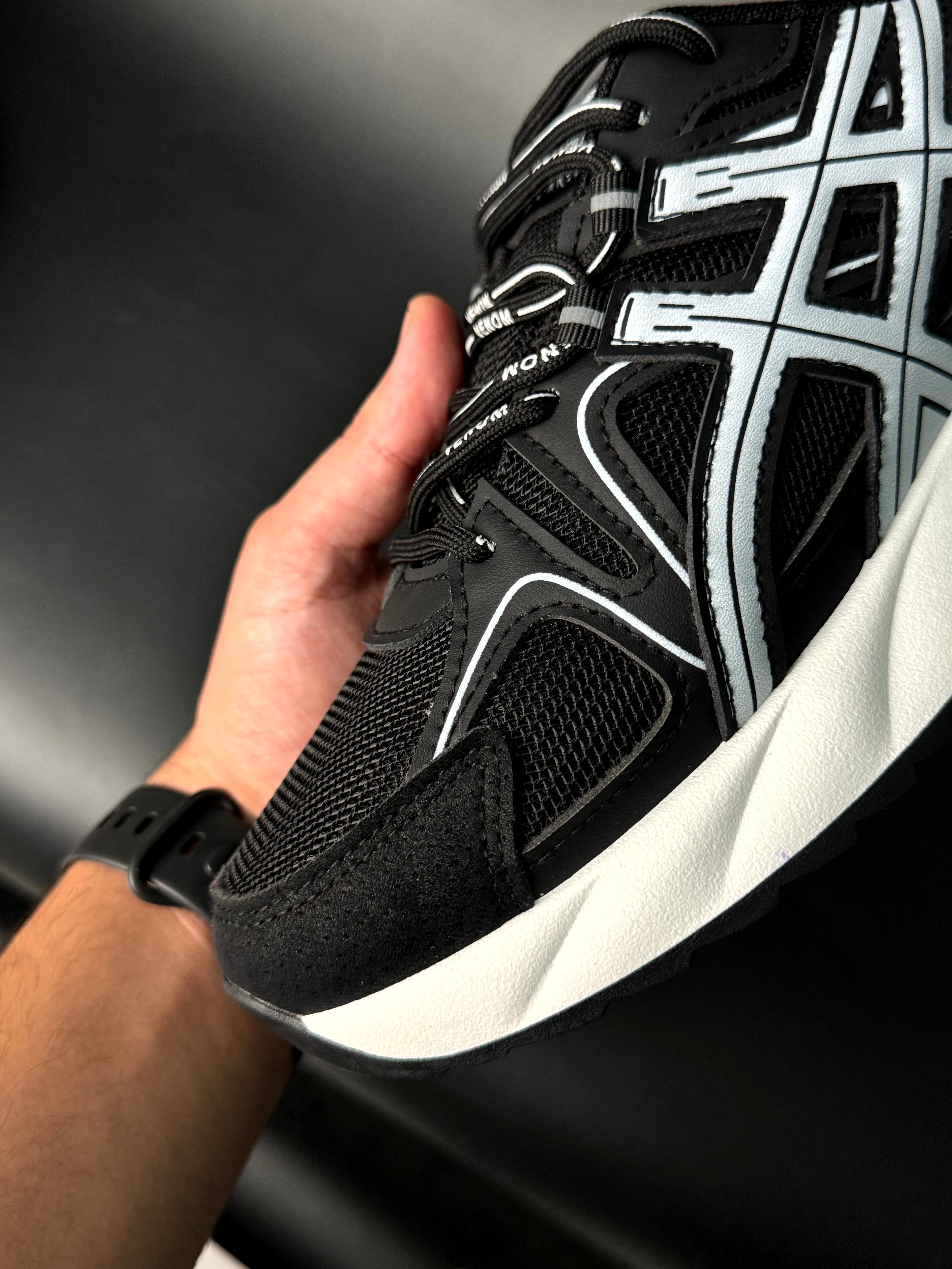 - asics gel venom noir -