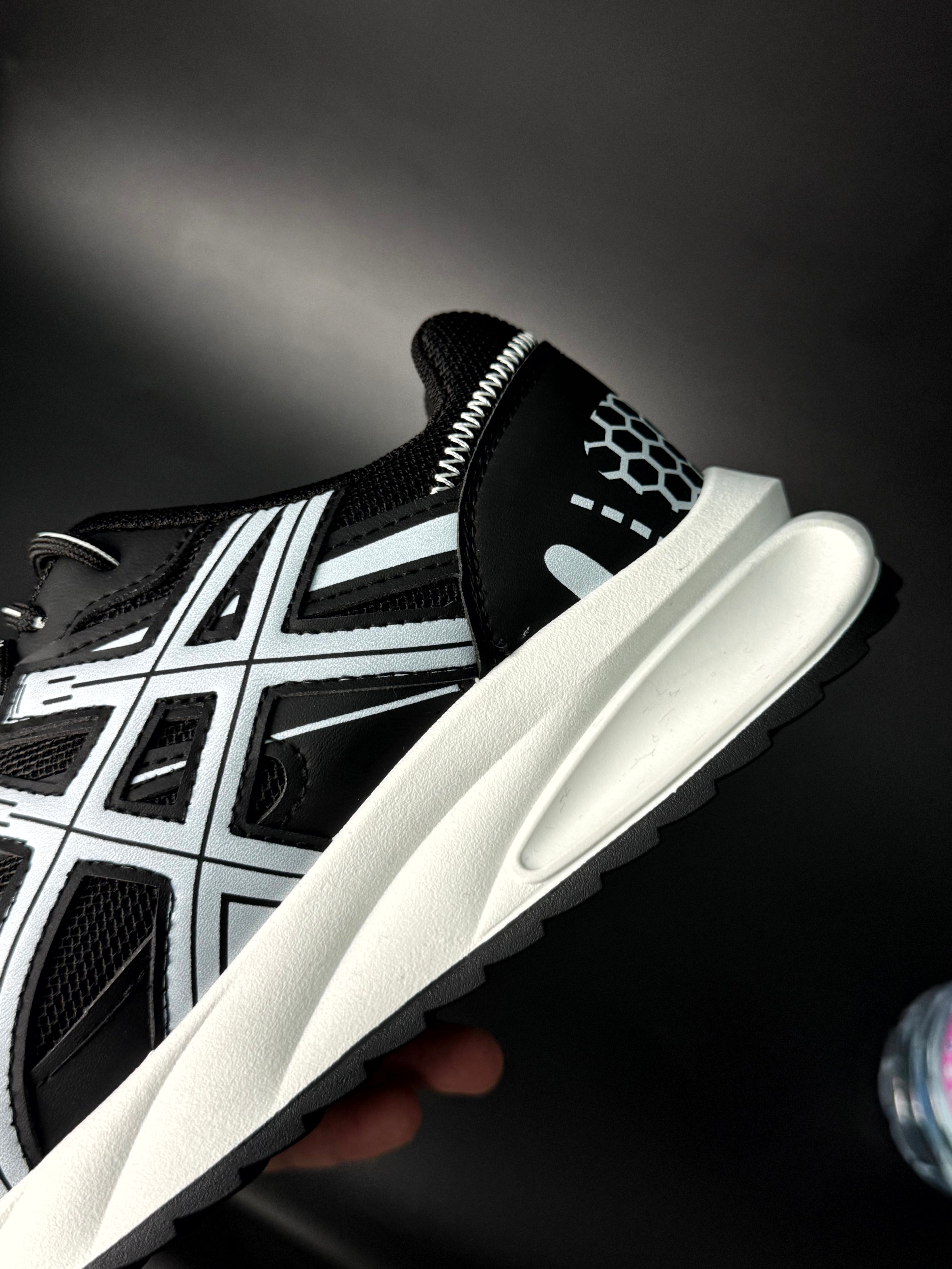 - asics gel venom noir -