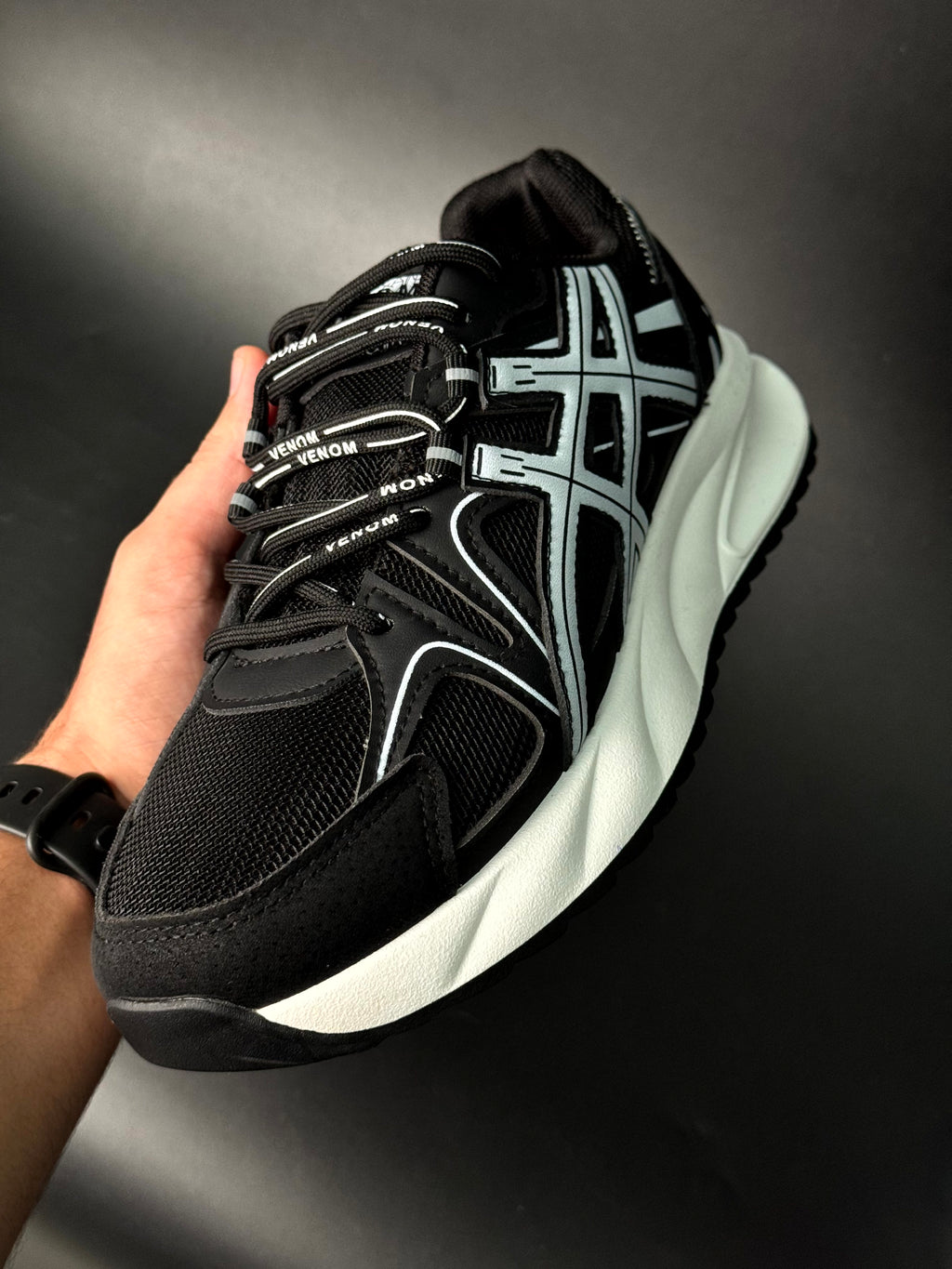 - asics gel venom noir -