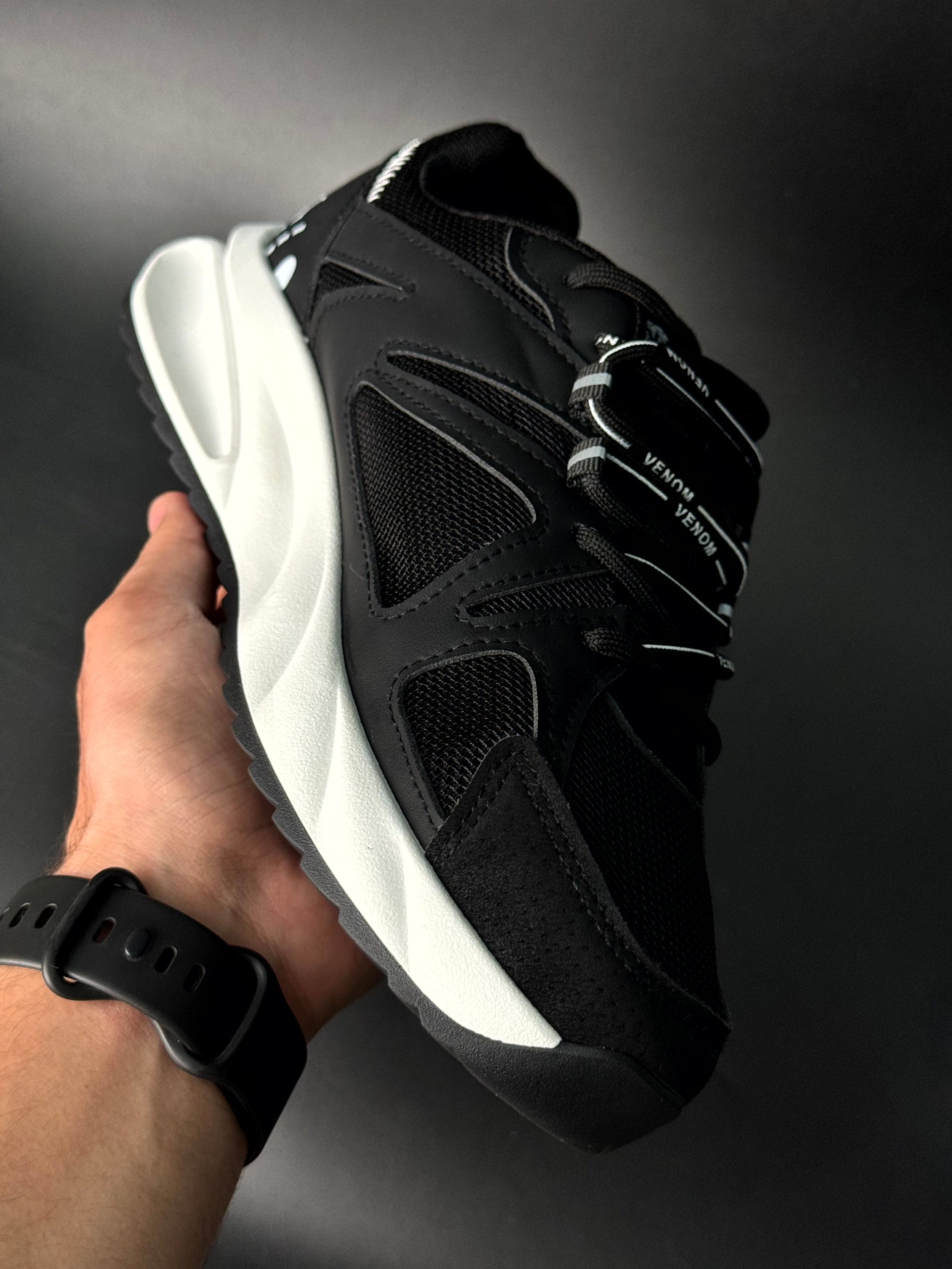 - asics gel venom noir -