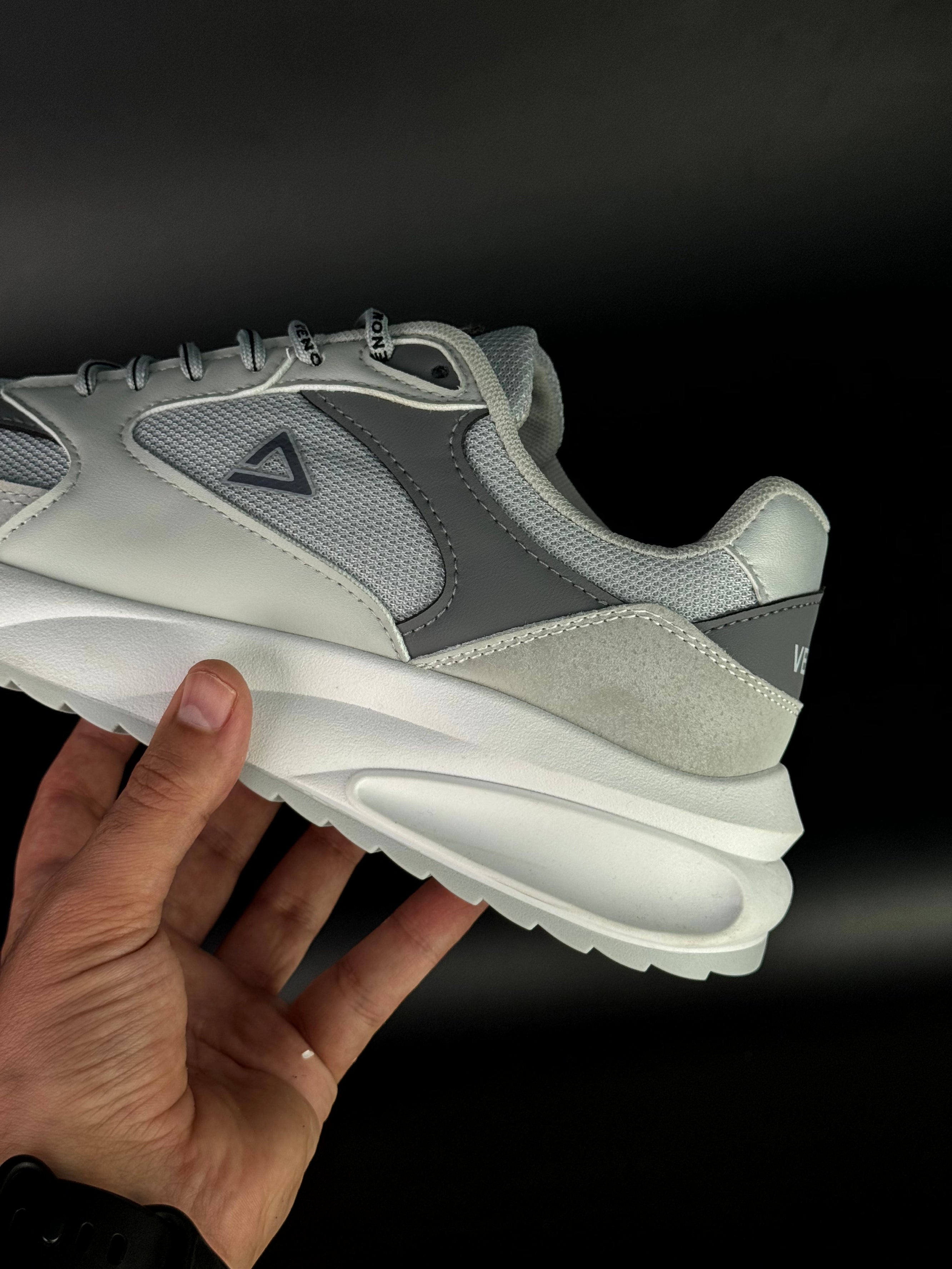 peak venom gris