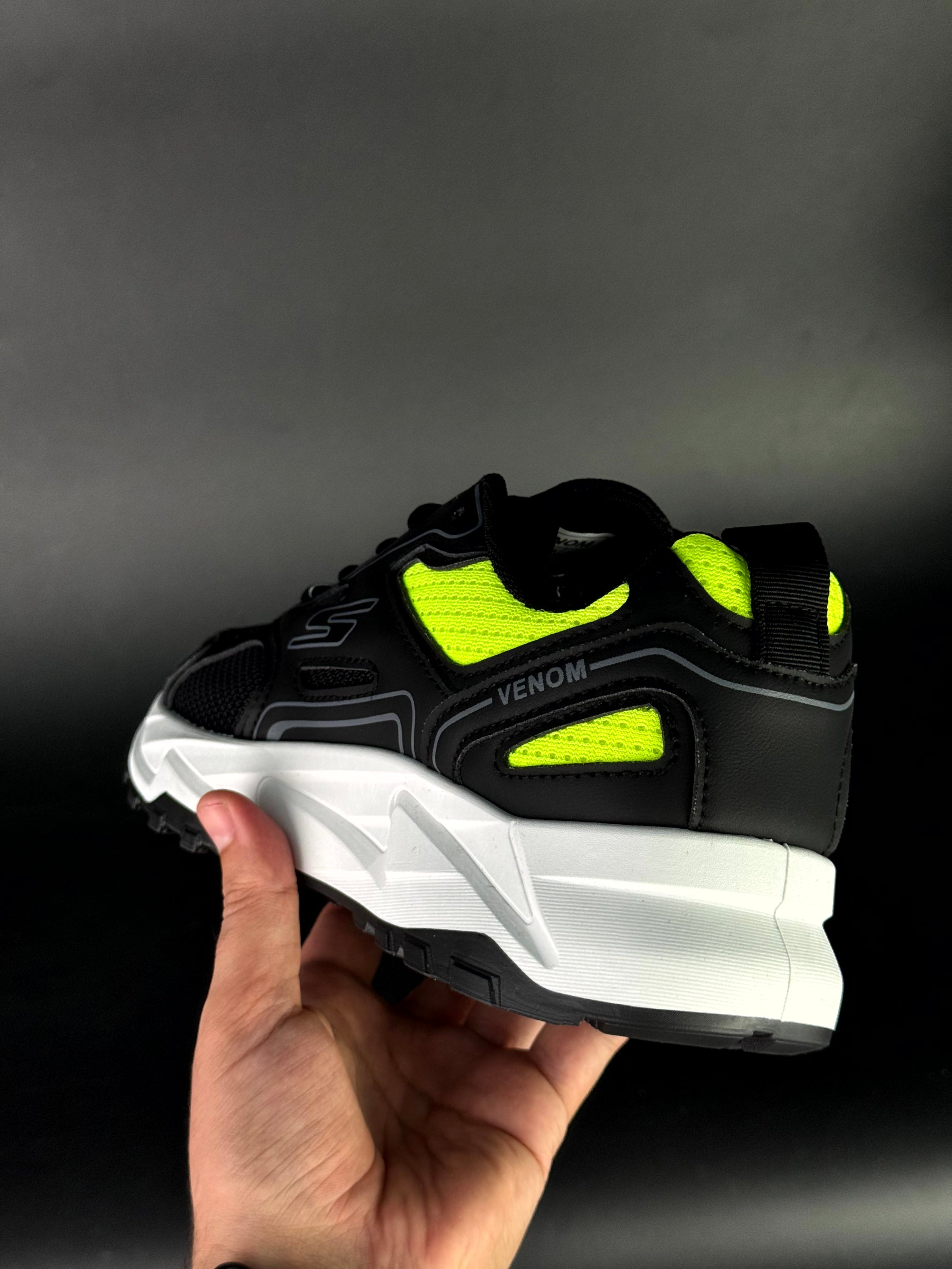sketchers venom III noir