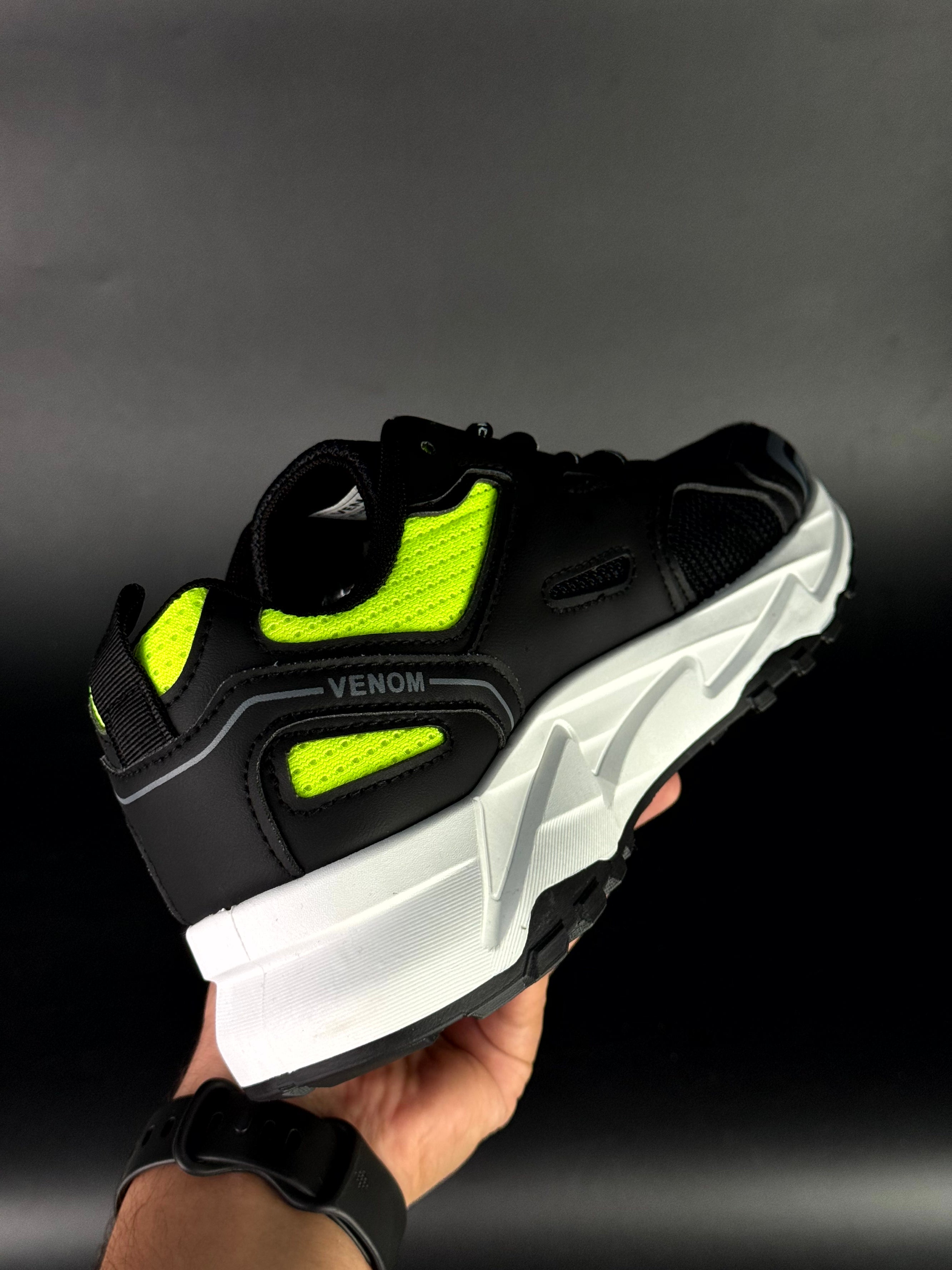 sketchers venom III noir