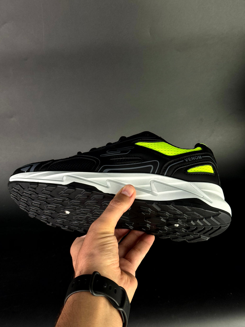 sketchers venom III noir