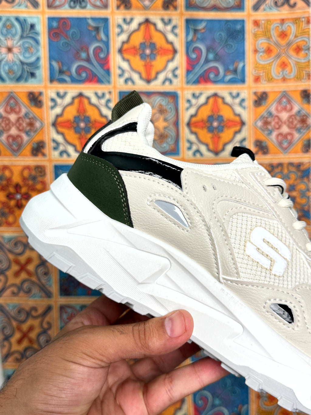 sketchers venom beige