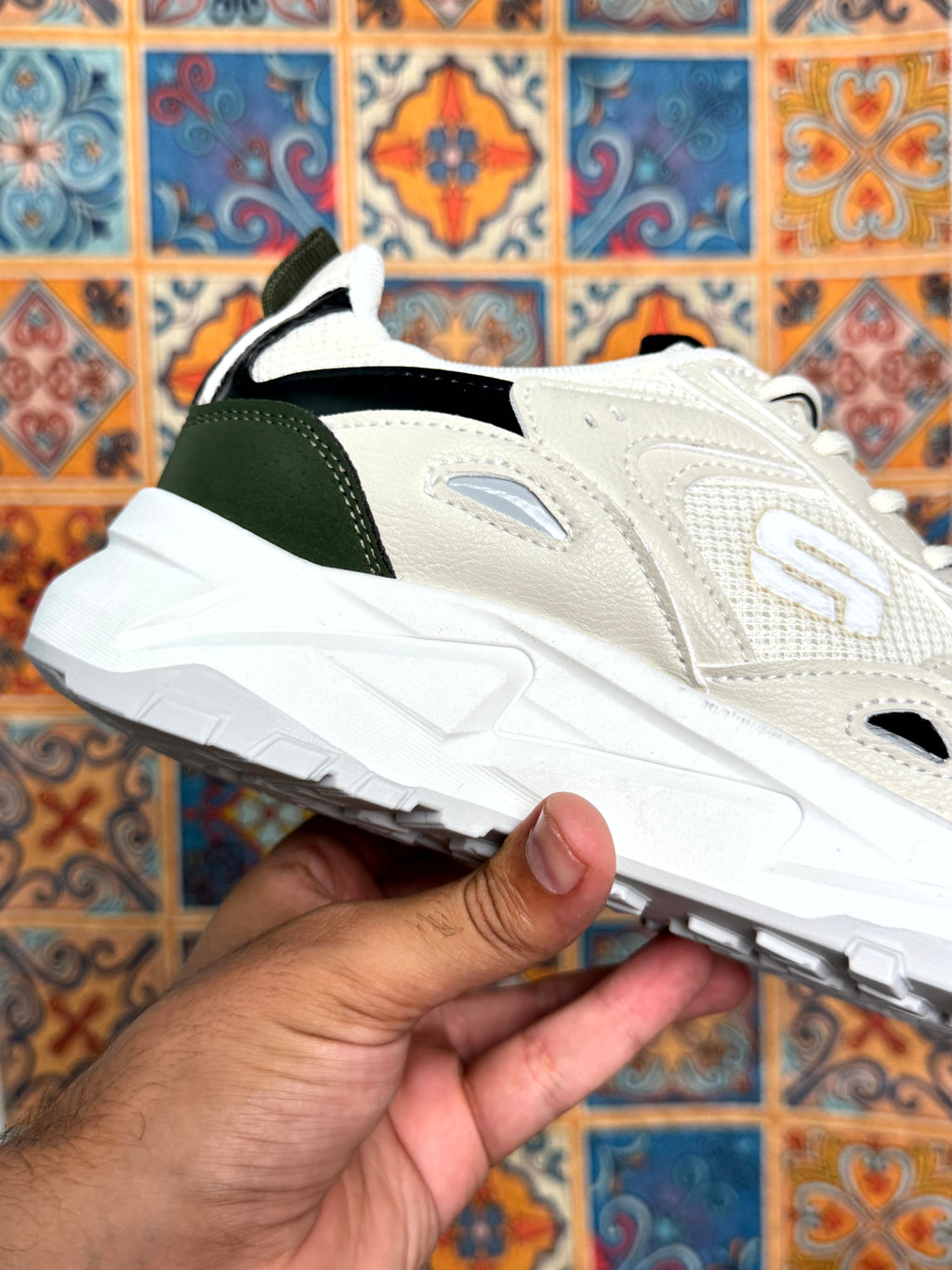 sketchers venom beige