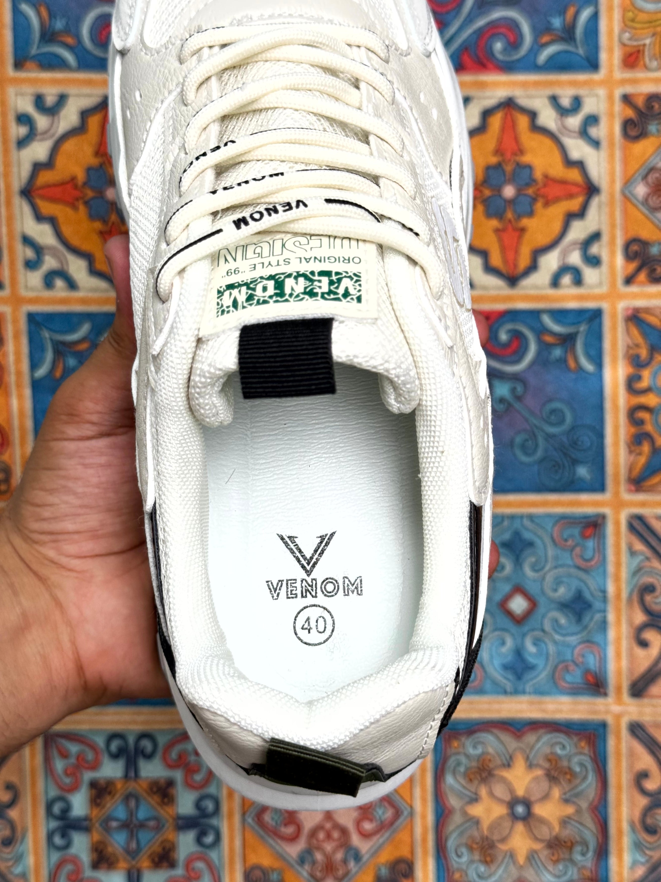sketchers venom beige