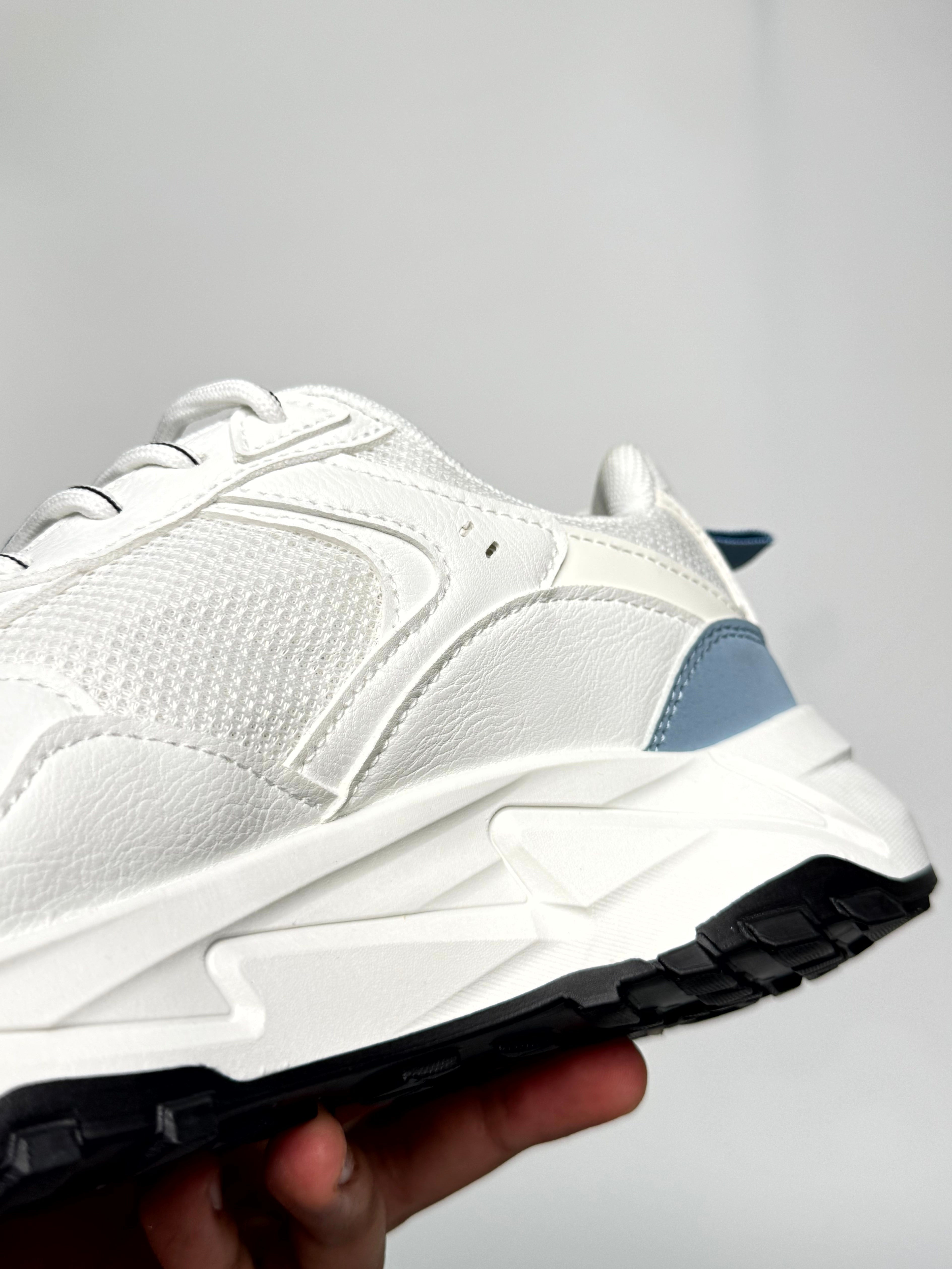 sketchers venom blanche