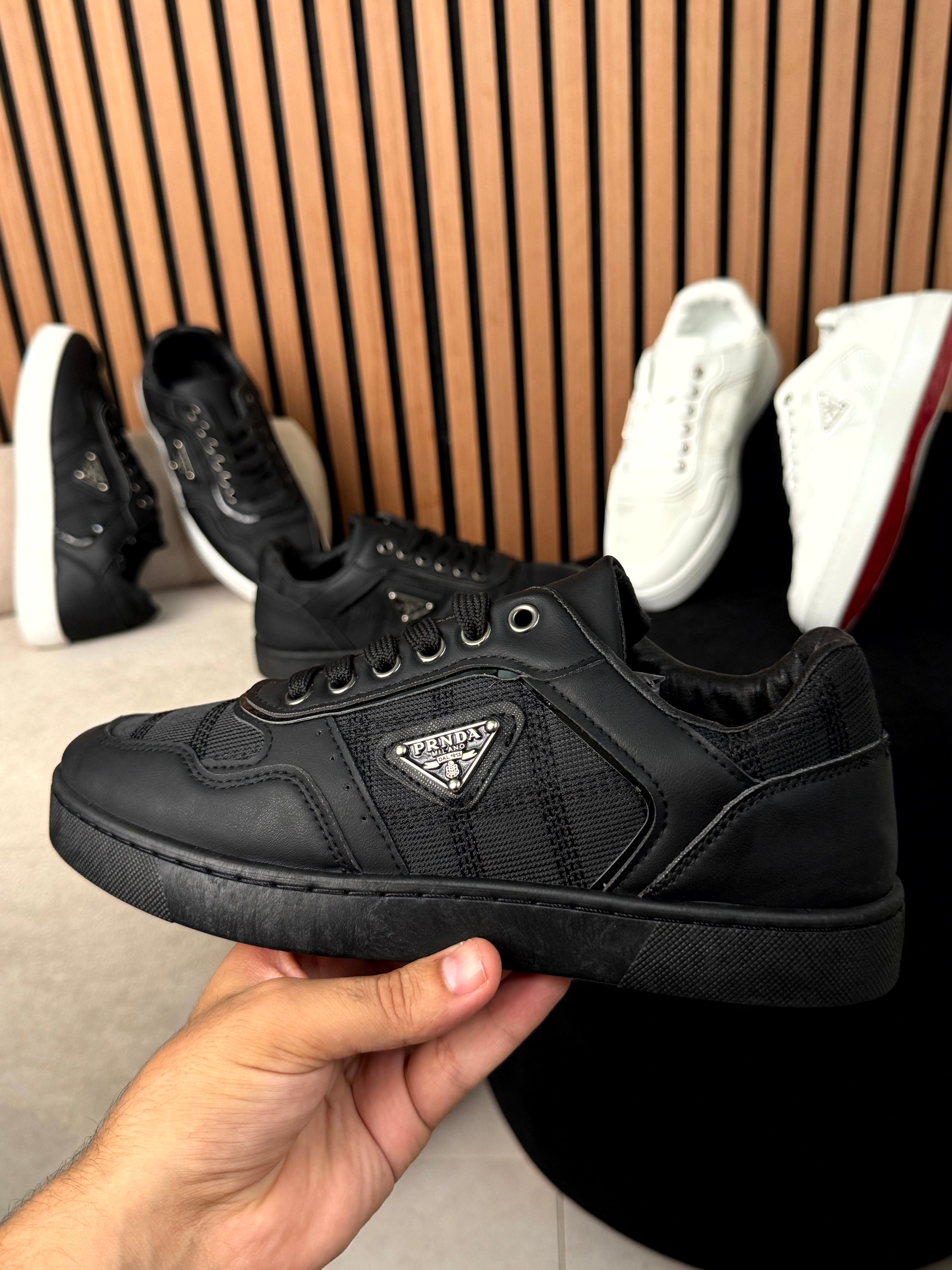 PRADA Critian Le boutin black black