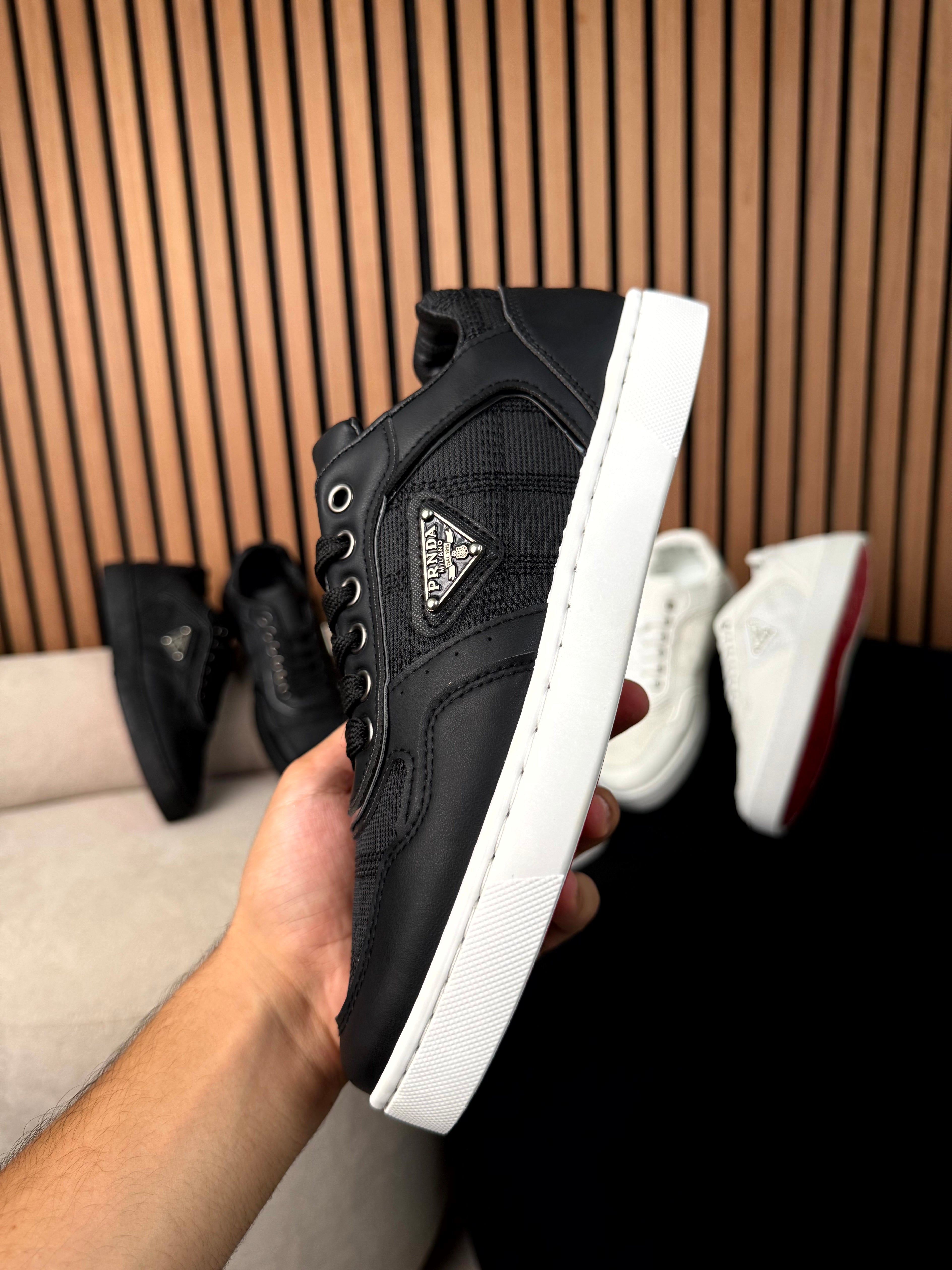 PRADA Critian Le boutin black white