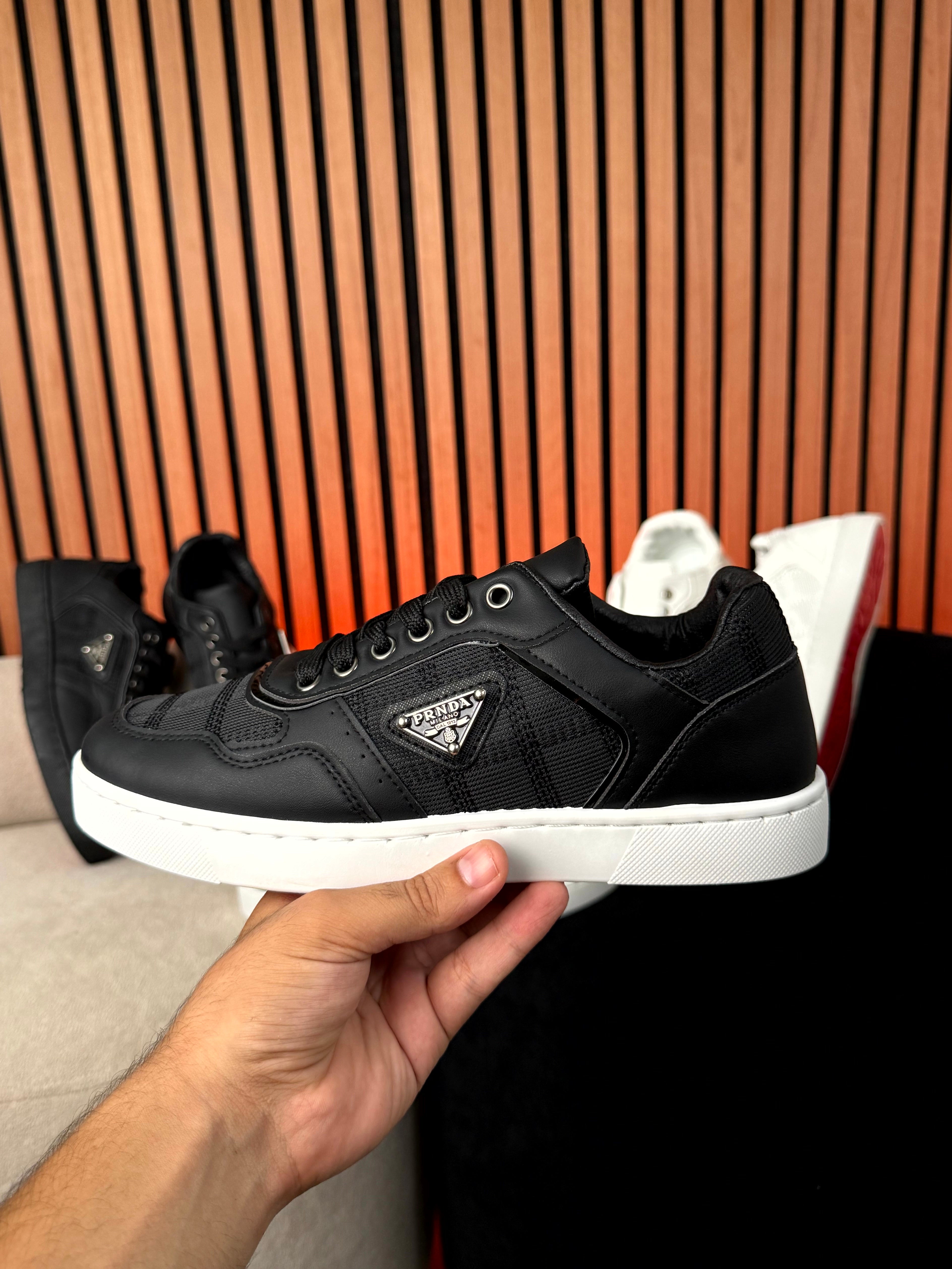 PRADA Critian Le boutin black white