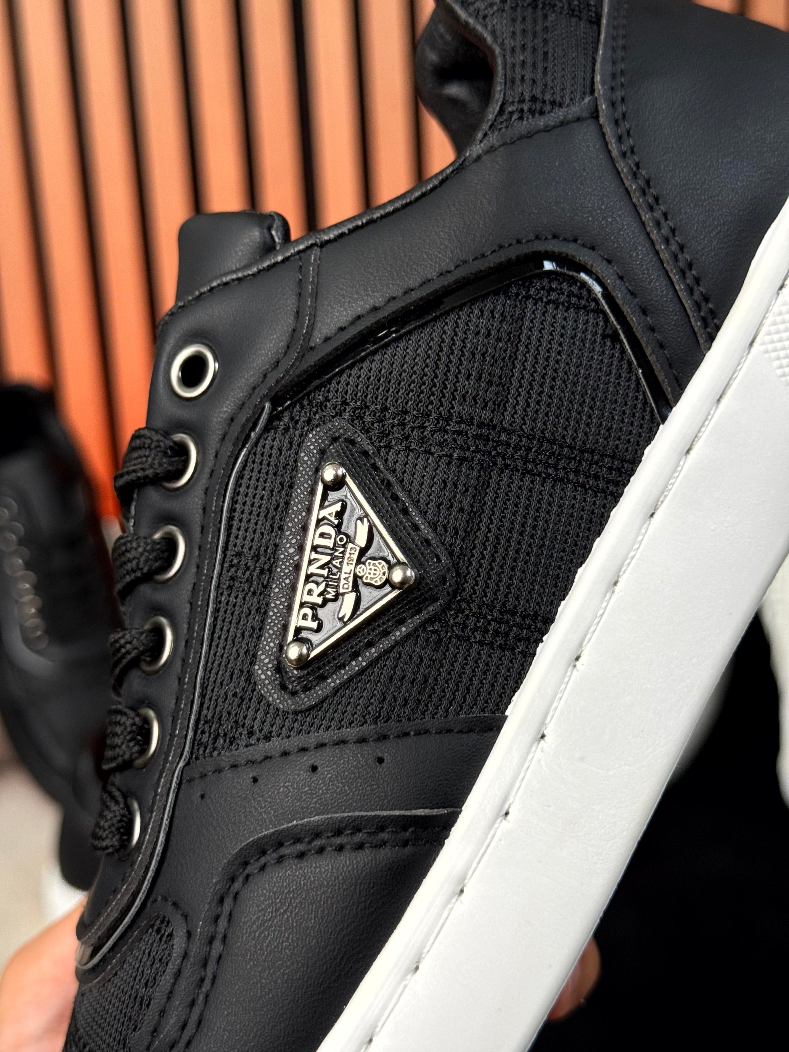 PRADA Critian Le boutin black white