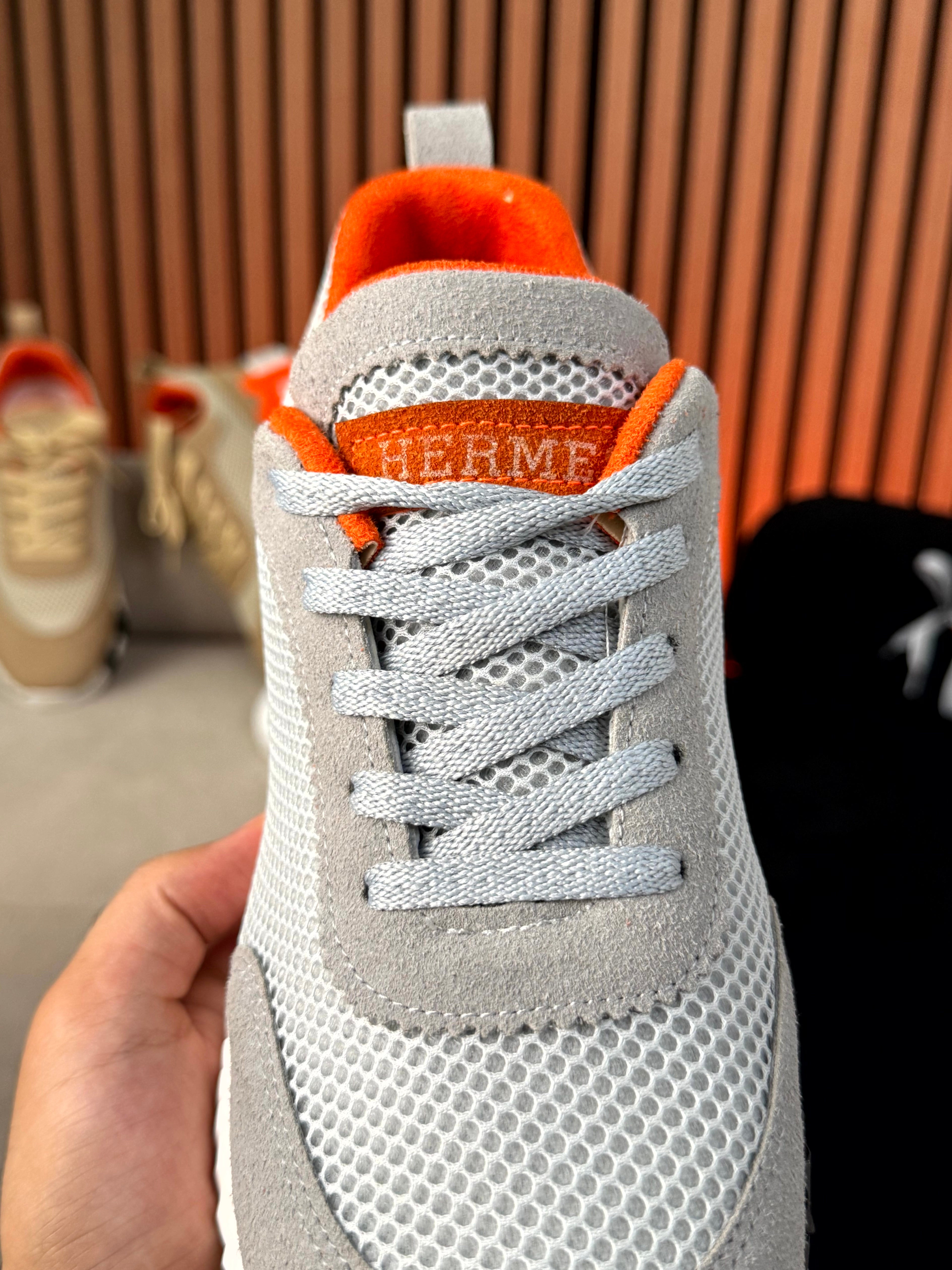 Hermes gris