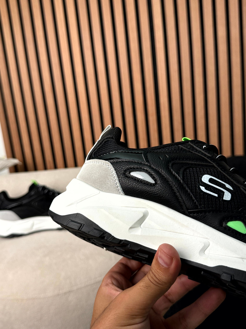 sketchers venom noir