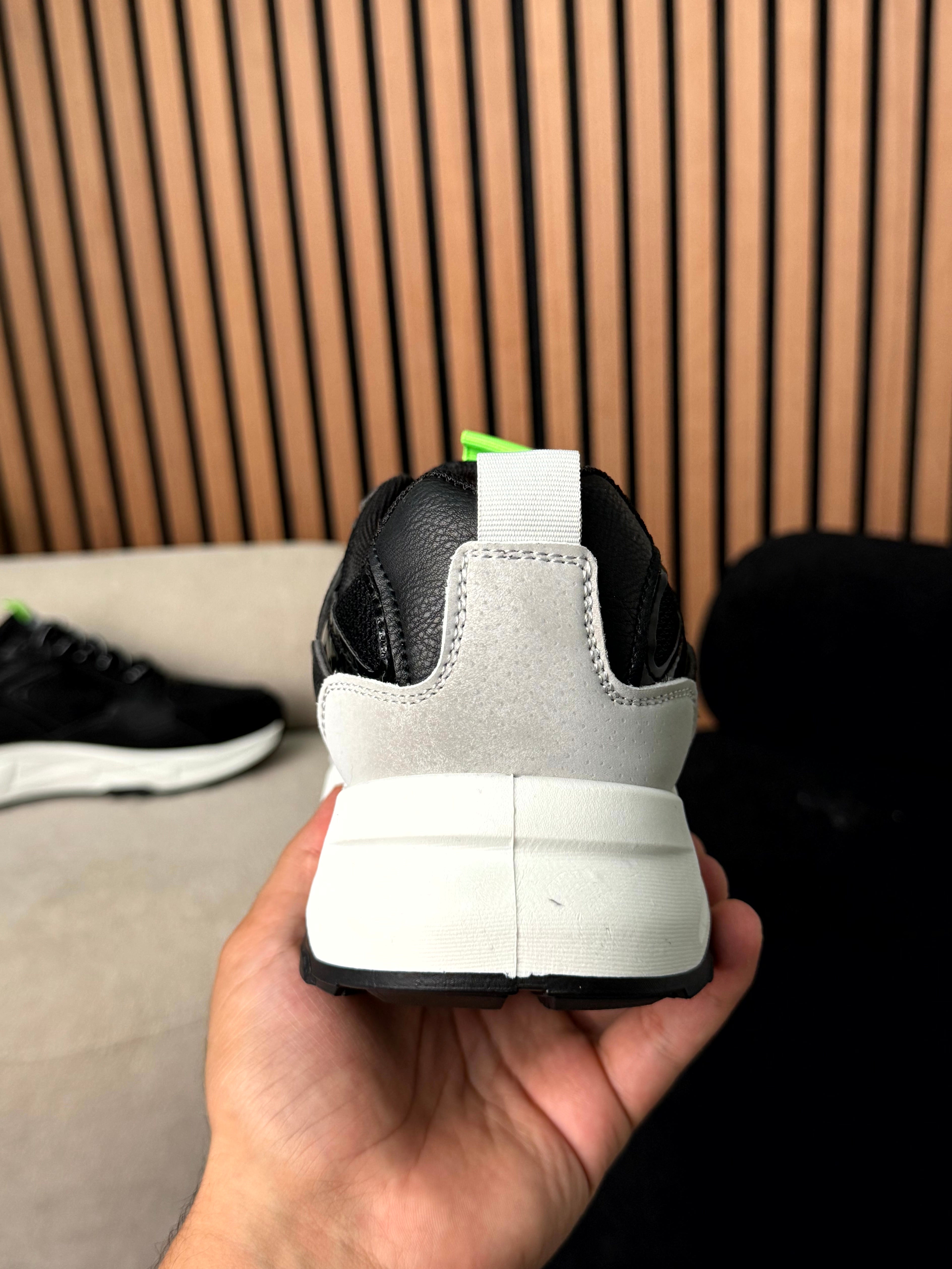 sketchers venom noir