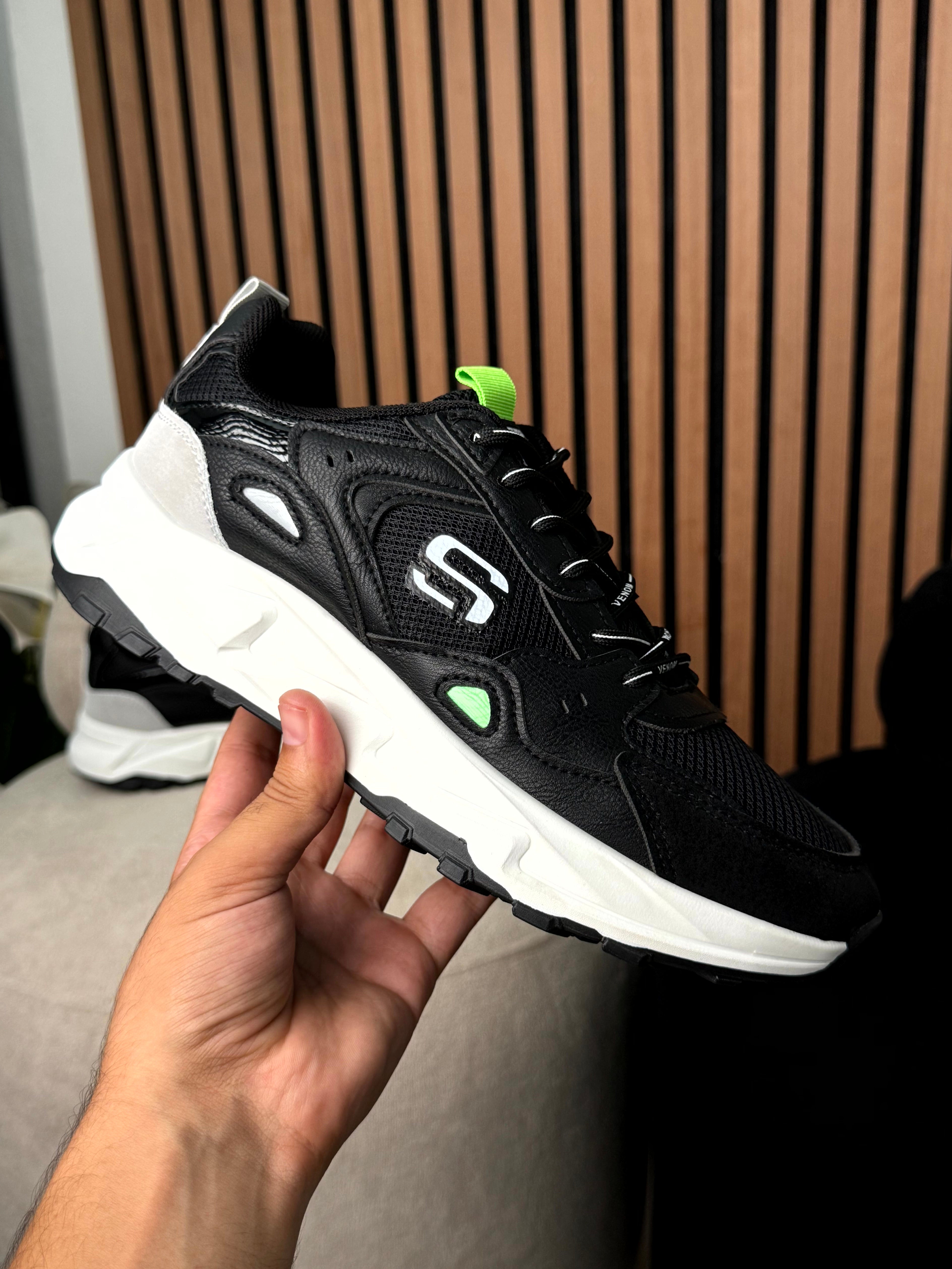 sketchers venom noir