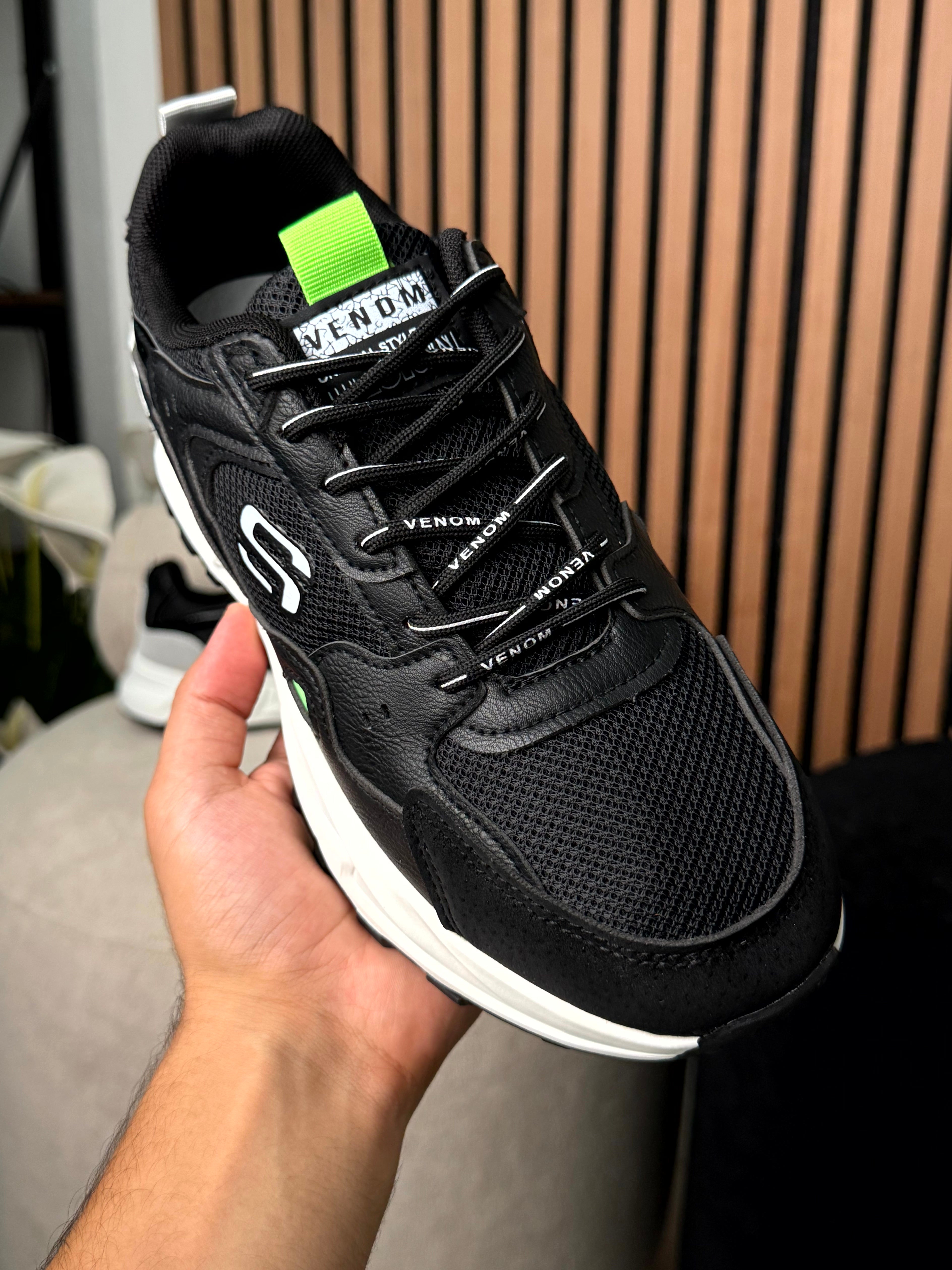 sketchers venom noir