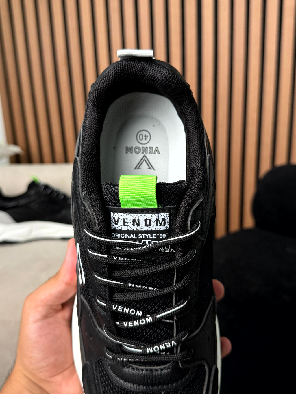 sketchers venom noir