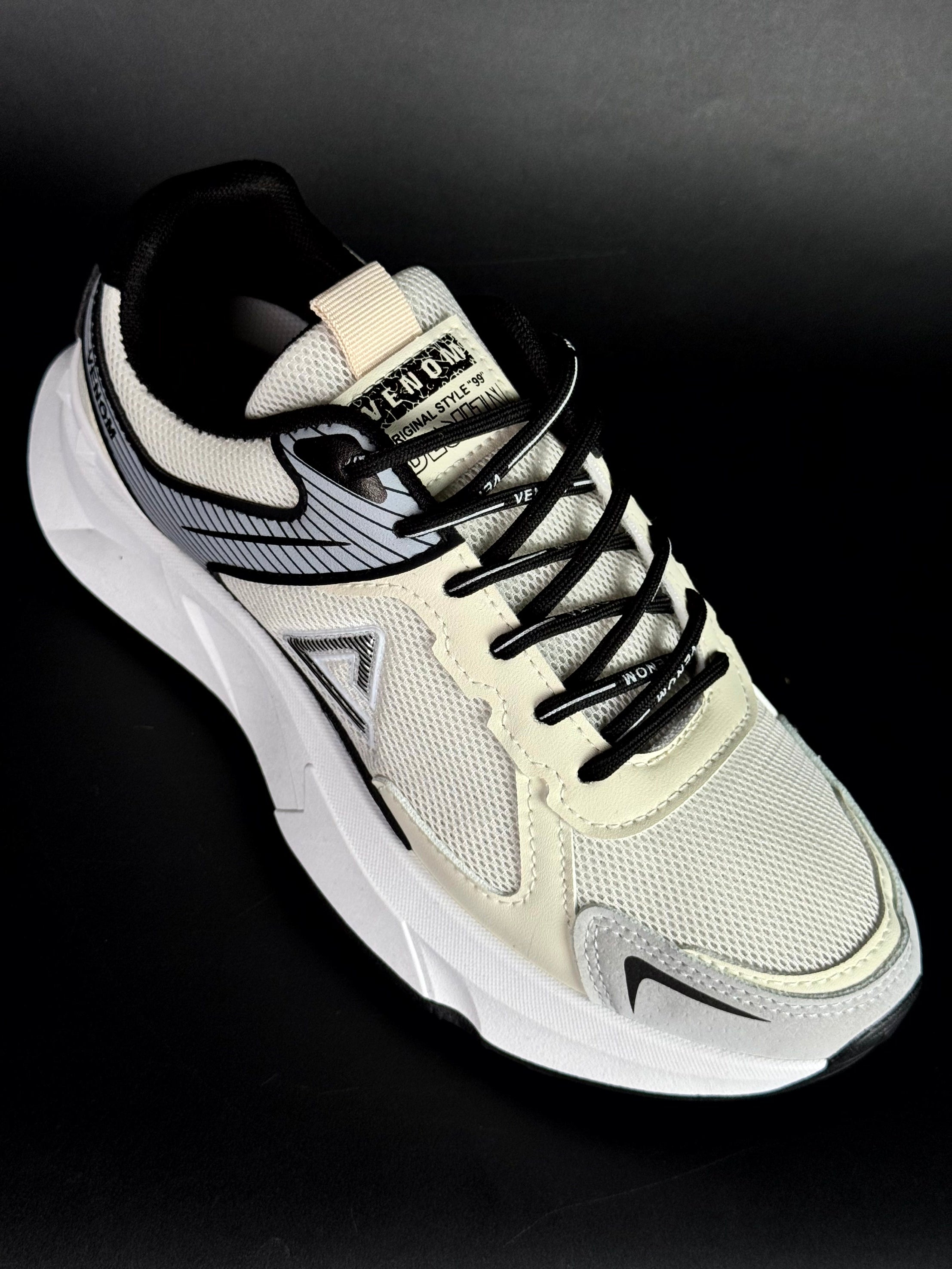 peak venom runner 1  beige
