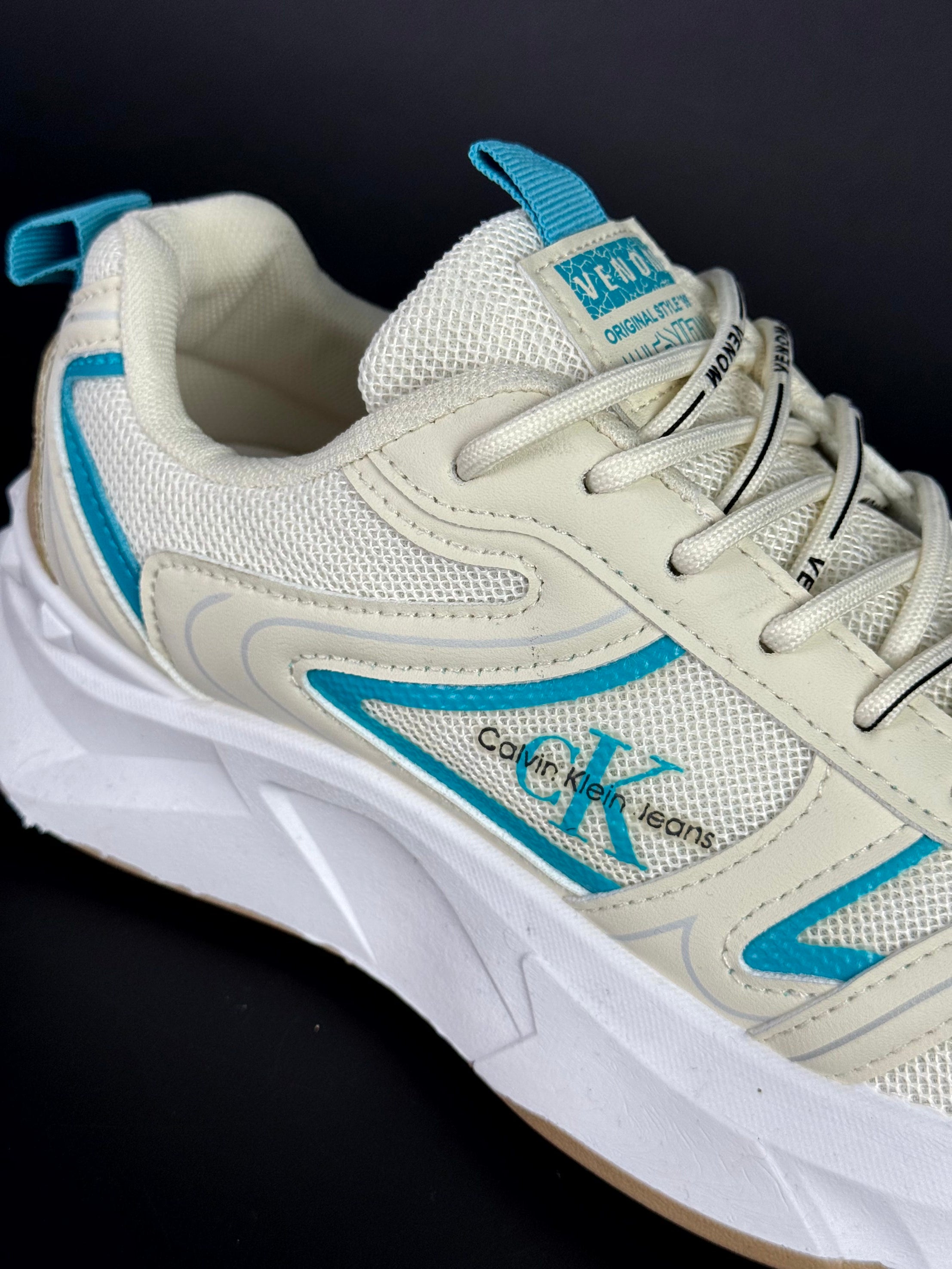 Calvin Klein venom beige