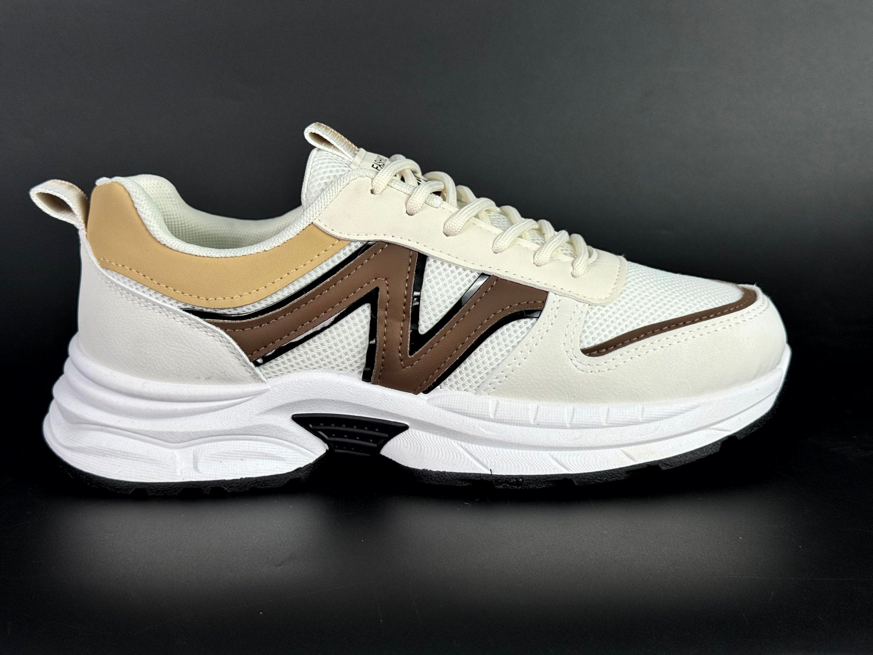 New Balance sport beige