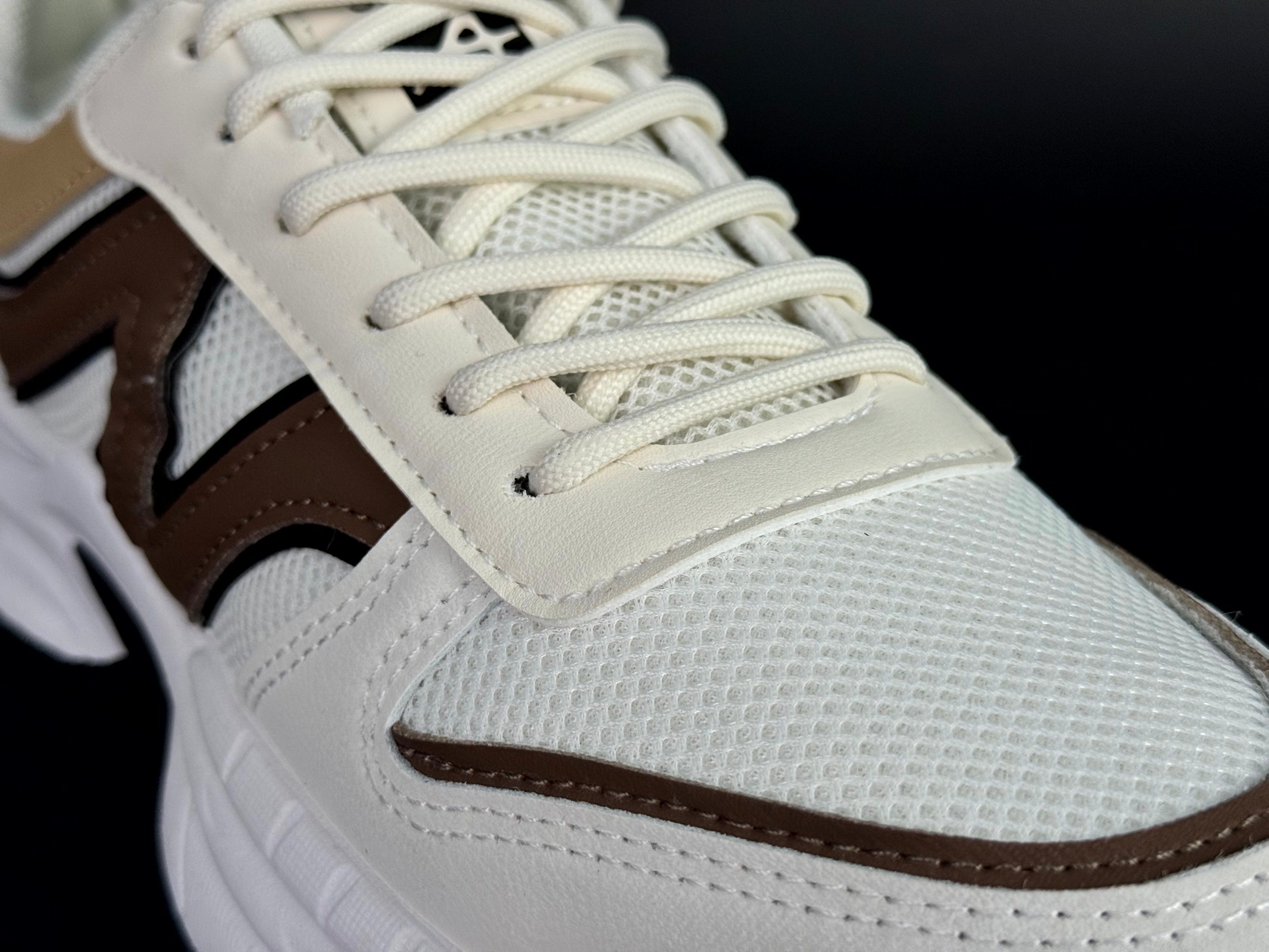 New Balance sport beige