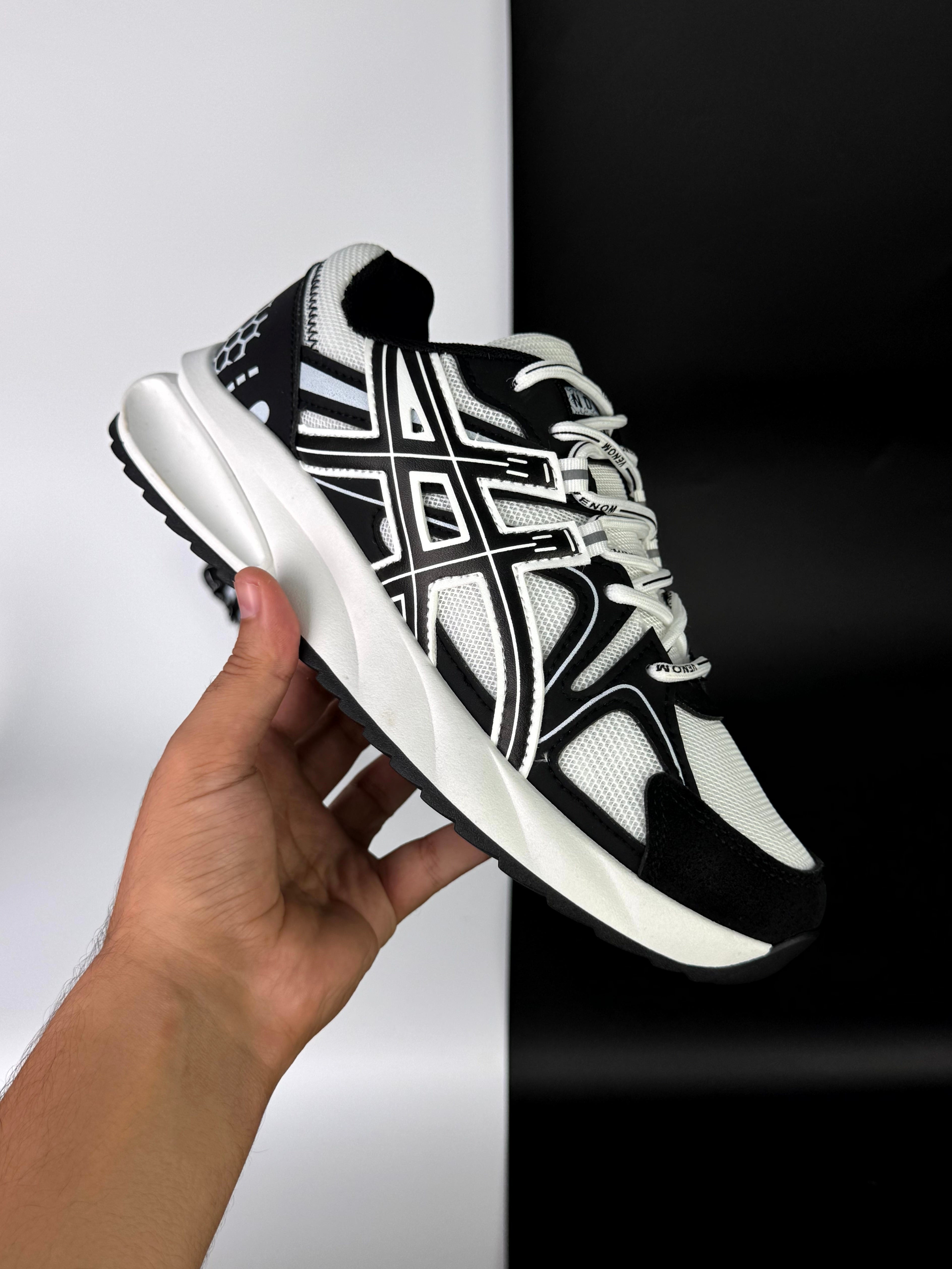 - asics gel venom blanche -