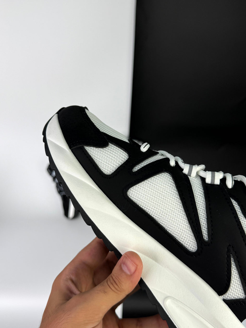 - asics gel venom blanche -