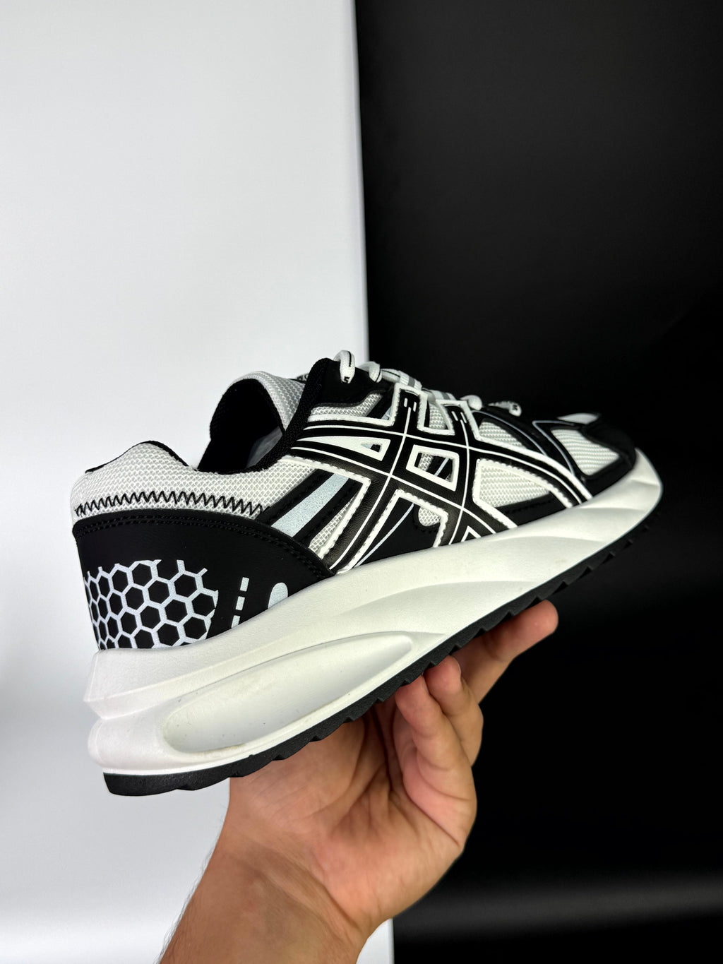 - asics gel venom blanche -