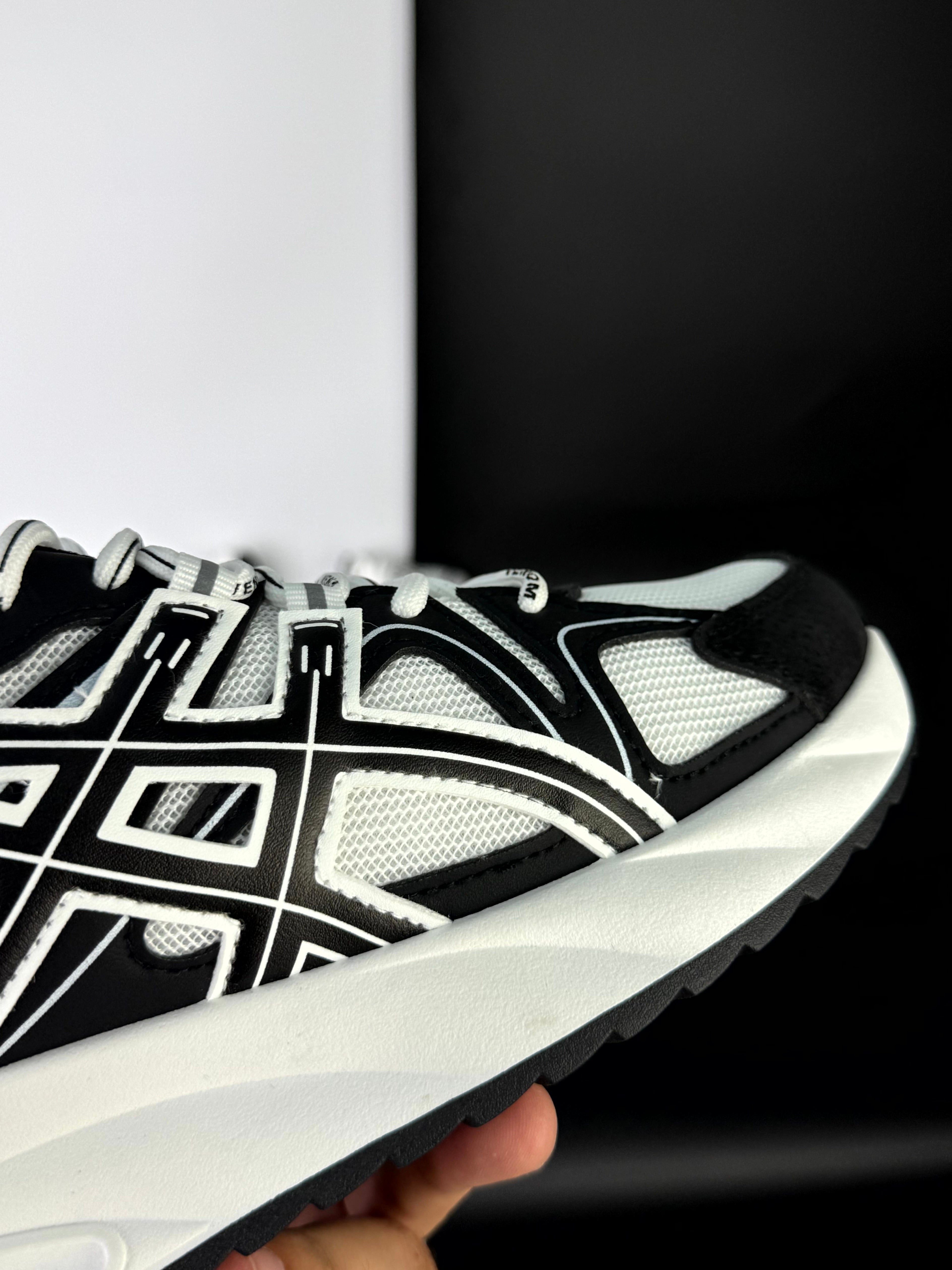 - asics gel venom blanche -