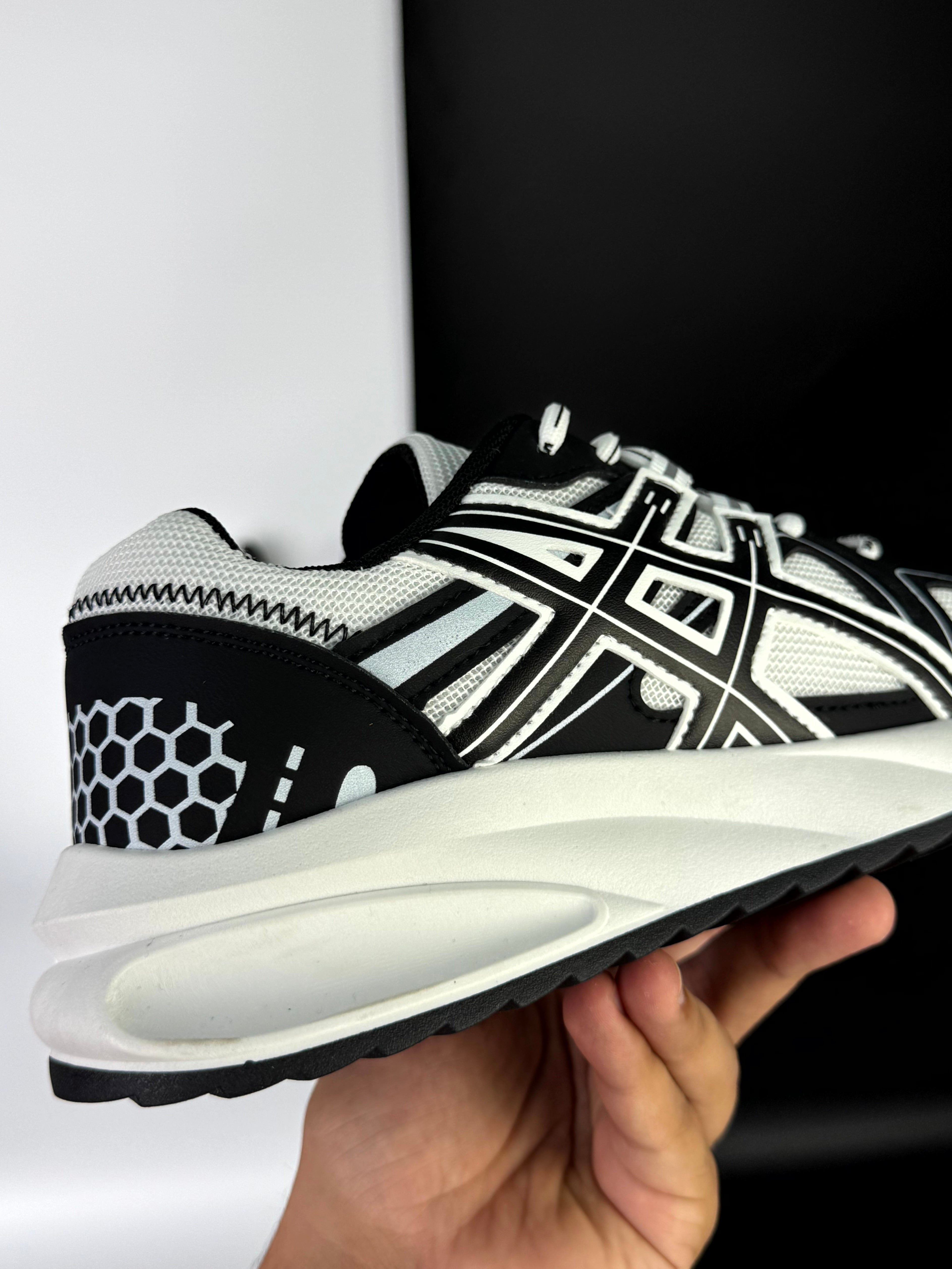 - asics gel venom blanche -
