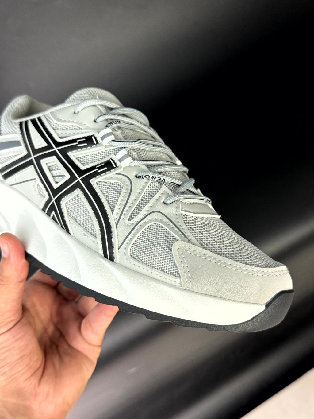 - asics gel venom grise -