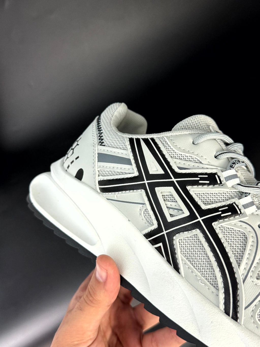 - asics gel venom grise -