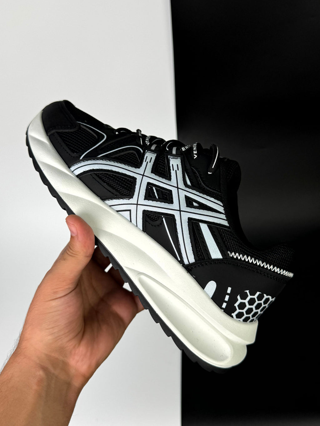 - asics gel venom noir -
