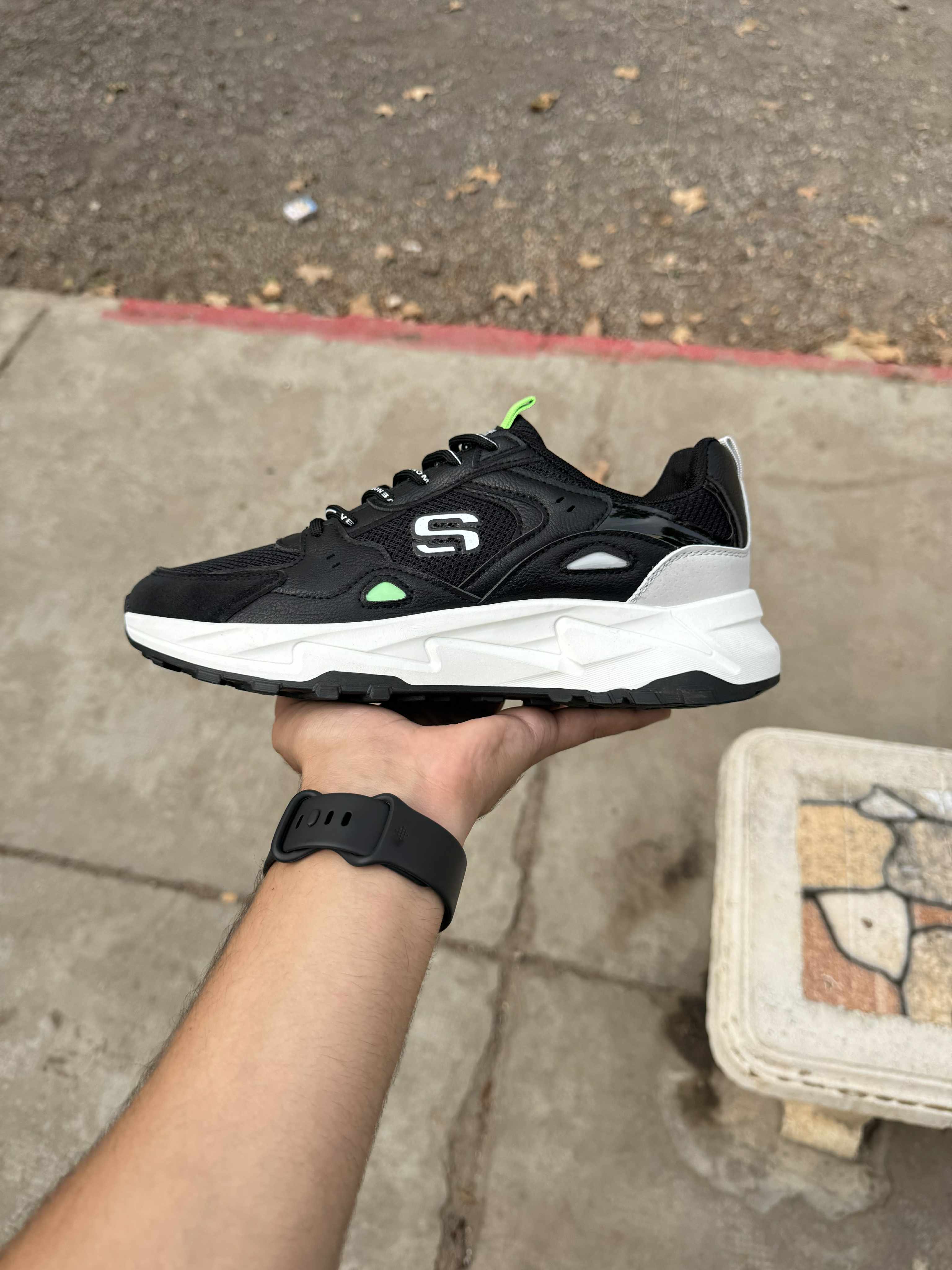 sketchers venom noir +