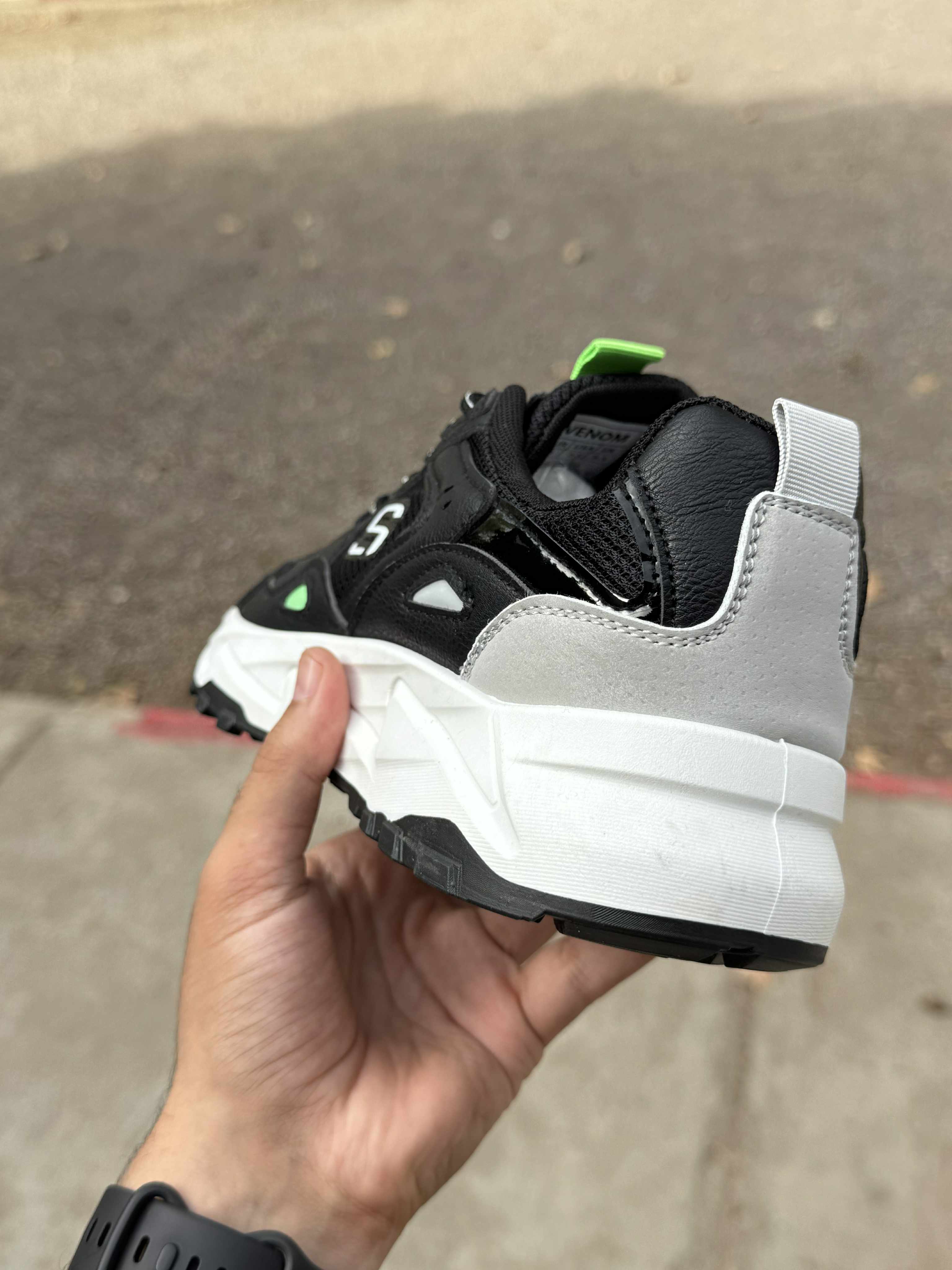 sketchers venom noir +