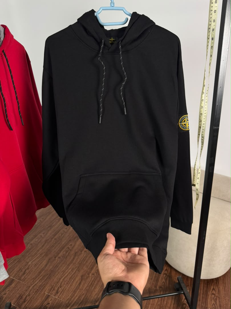 Hoody noir — photo réelle du produit